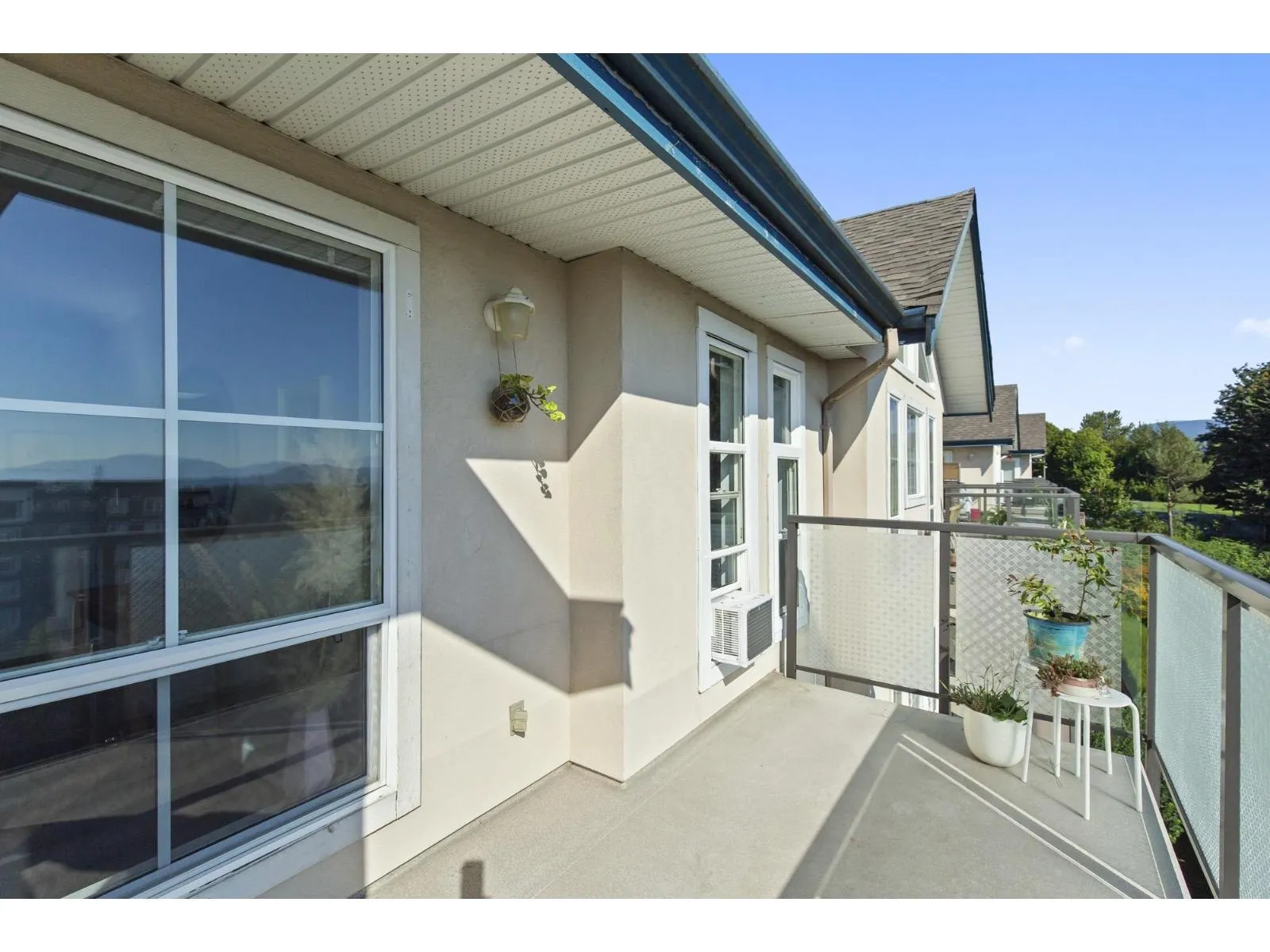 310 33150 4 AVENUE