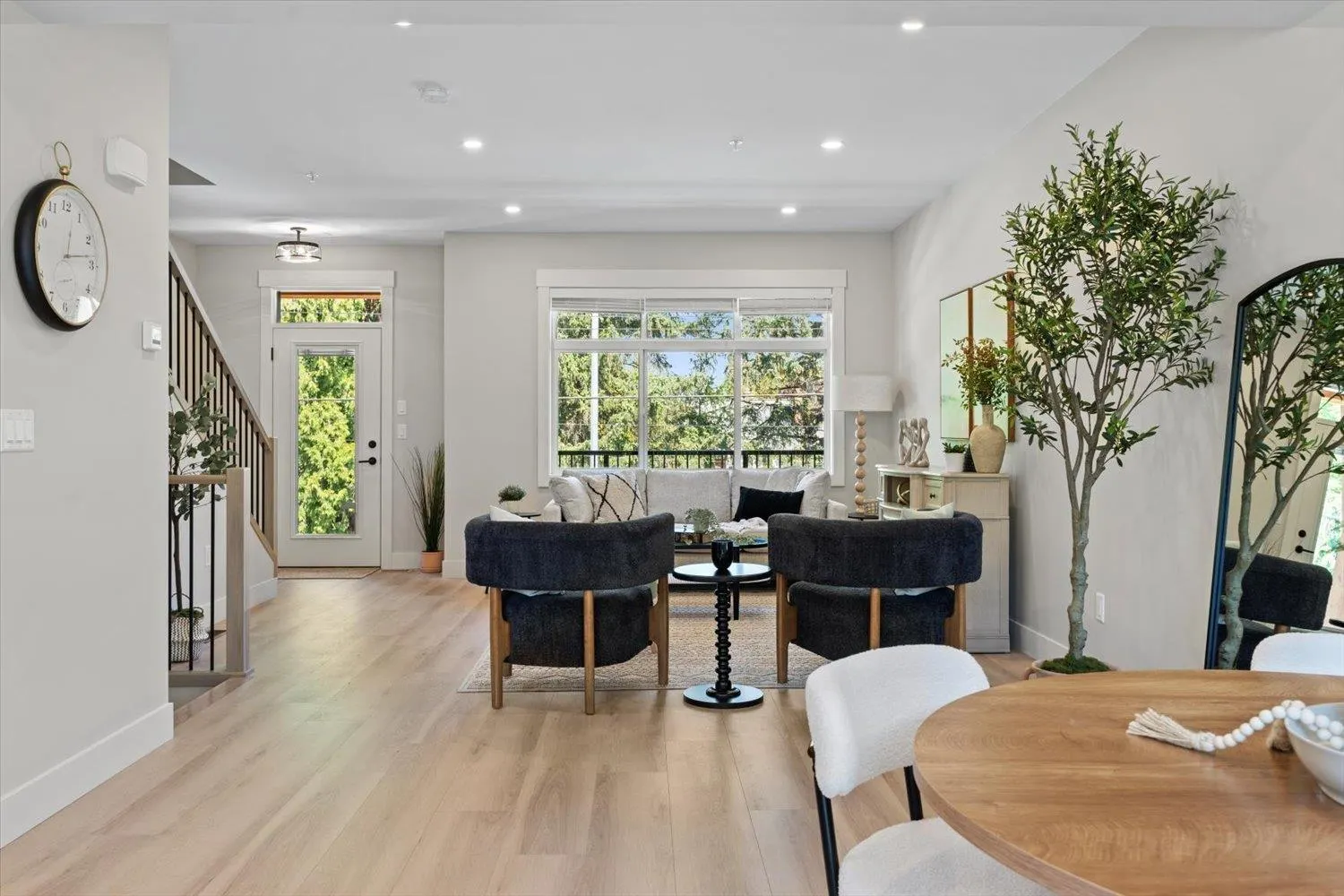 2 46106 RIVERSIDE DRIVE|Chilliwack Proper East