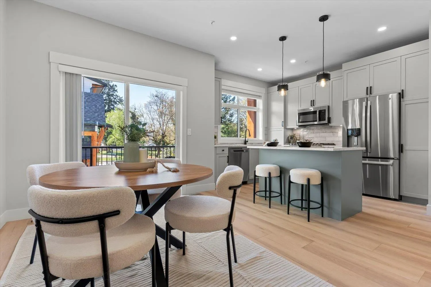 2 46106 RIVERSIDE DRIVE|Chilliwack Proper East