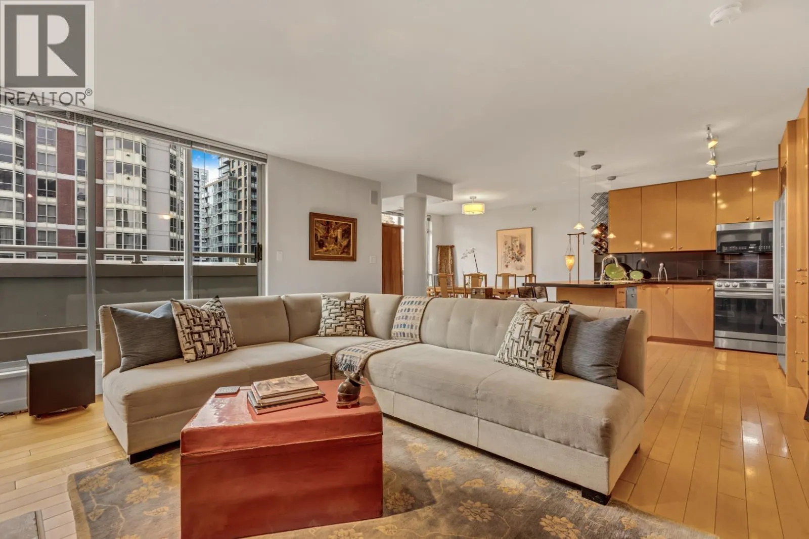 1404 819 HAMILTON STREET