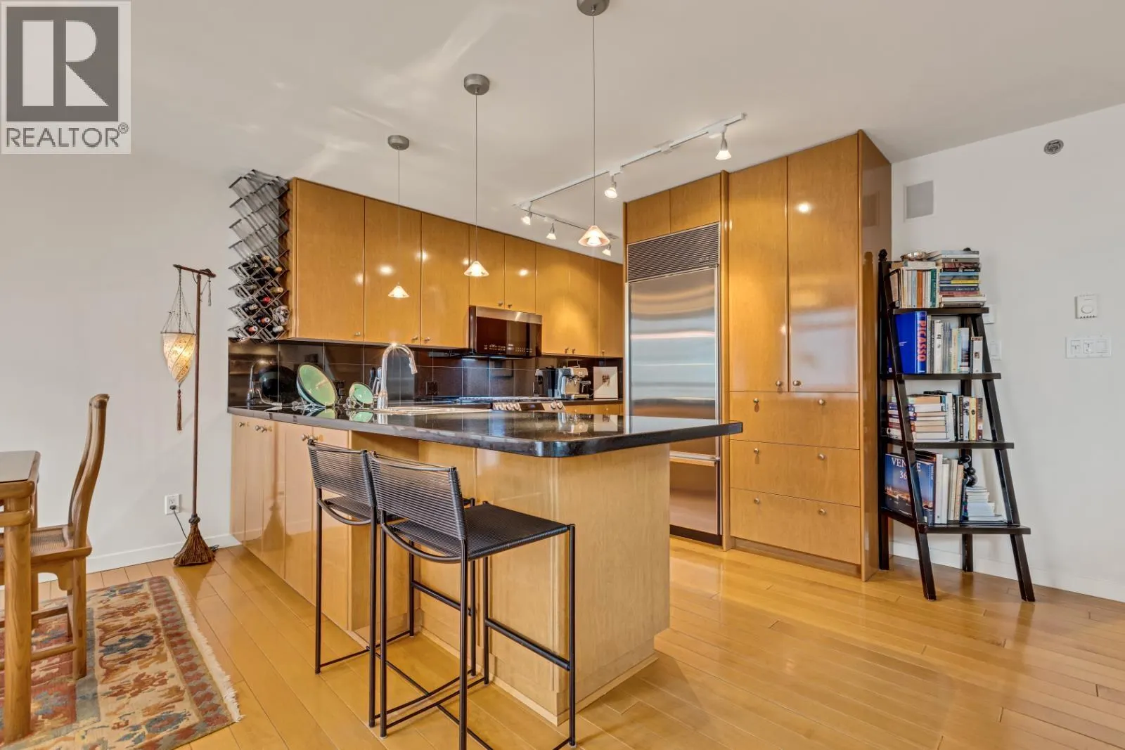 1404 819 HAMILTON STREET