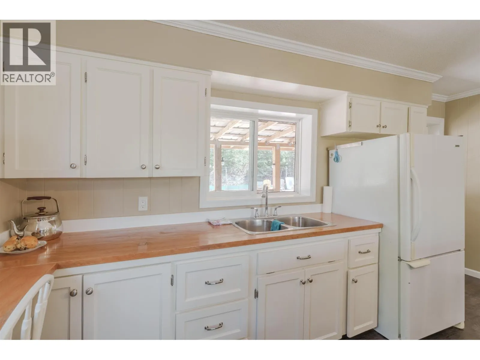 6090 LONE BUTTE HORSE LAKE ROAD