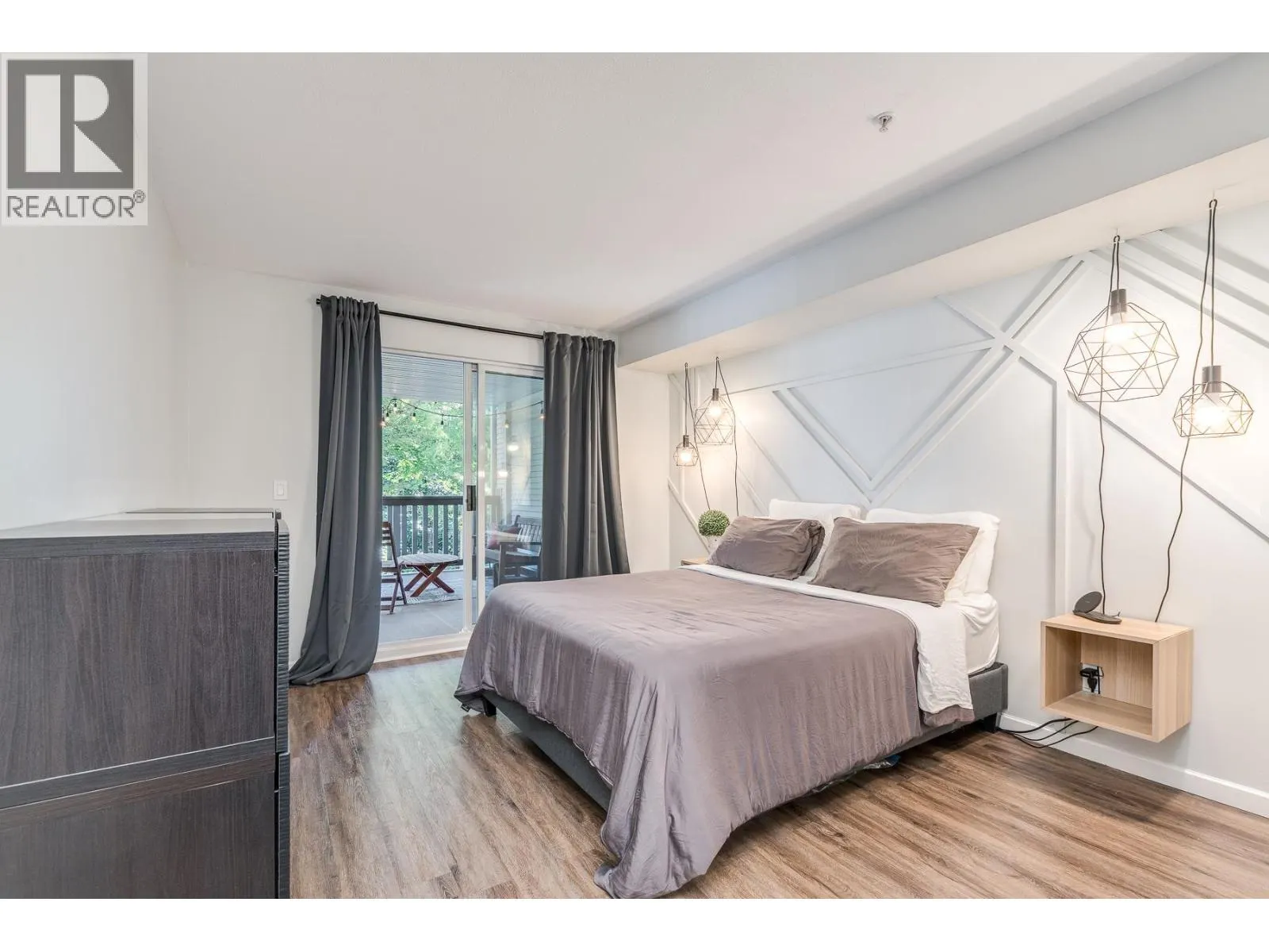 212 22233 RIVER ROAD