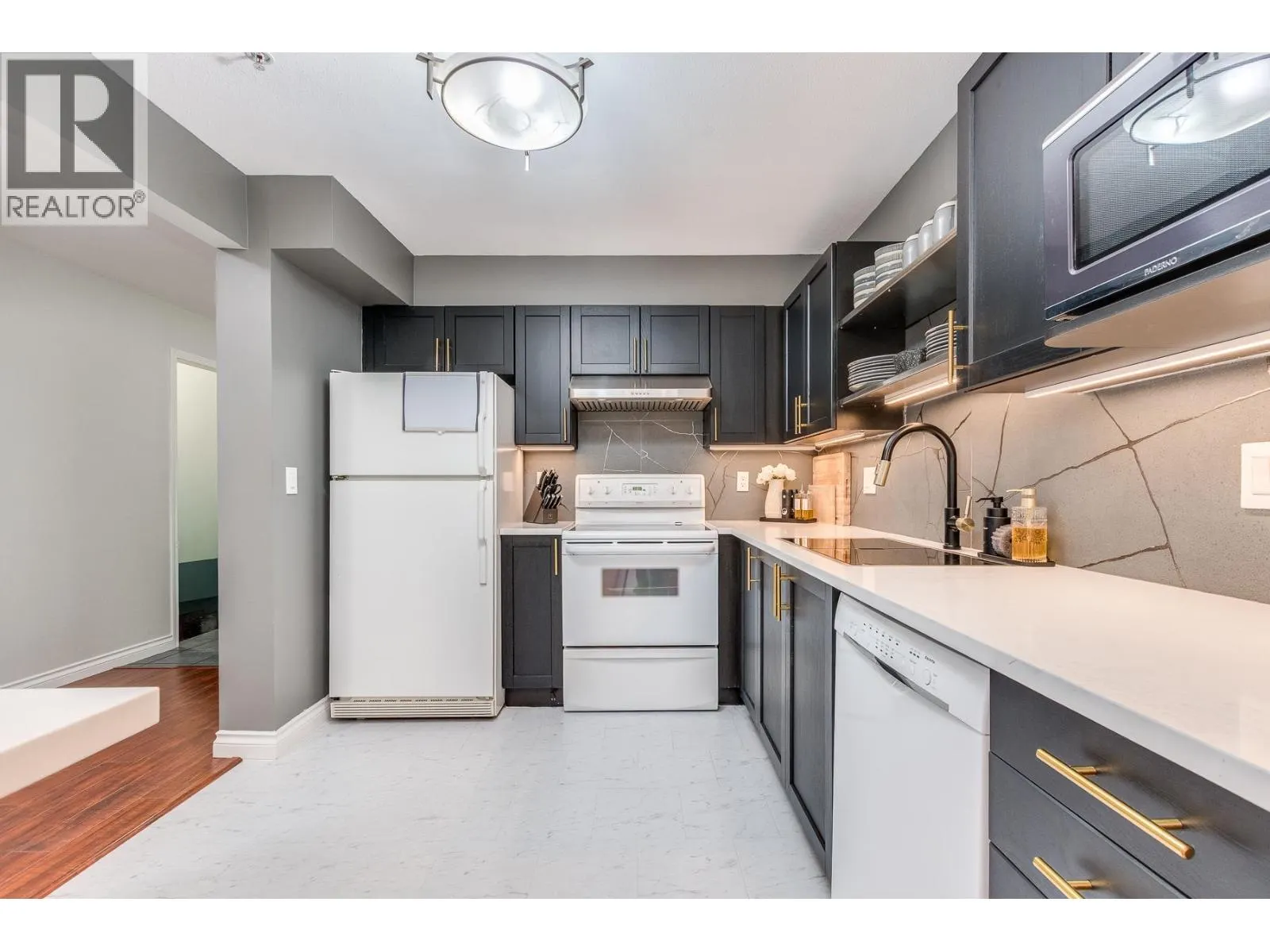 212 22233 RIVER ROAD