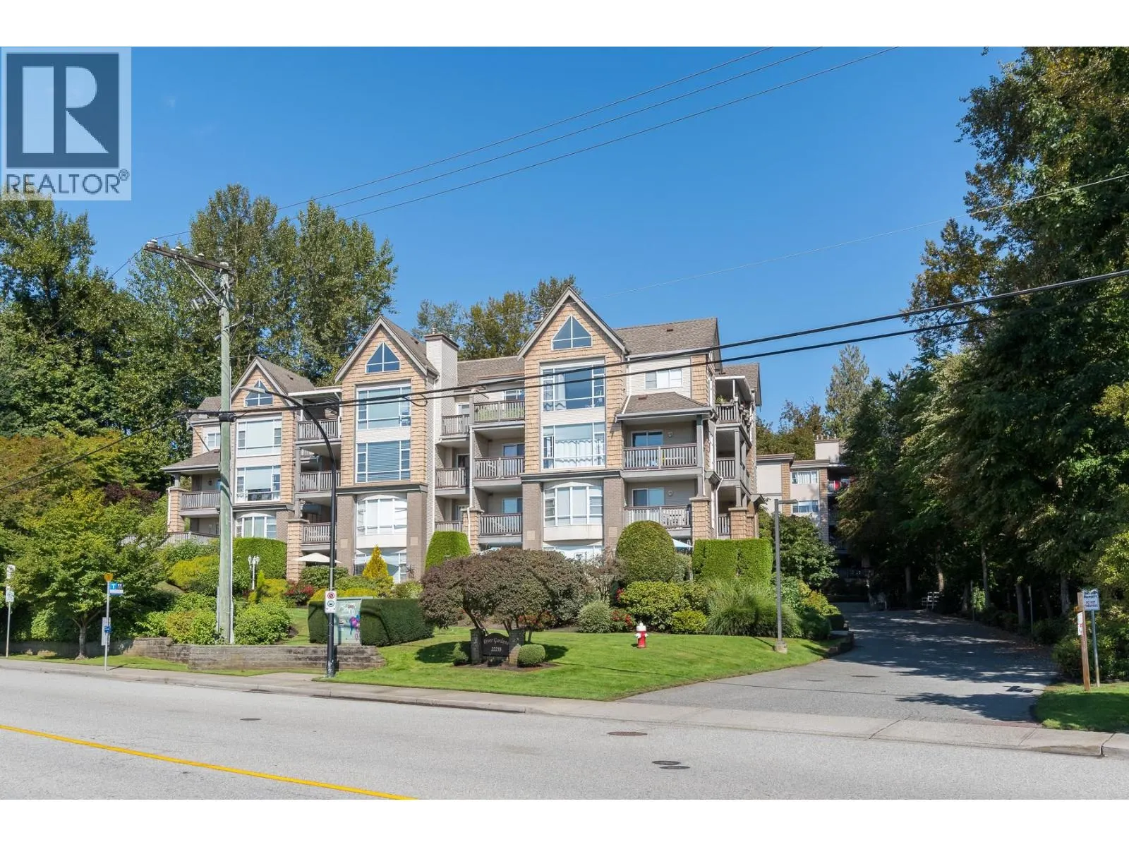 212 22233 RIVER ROAD