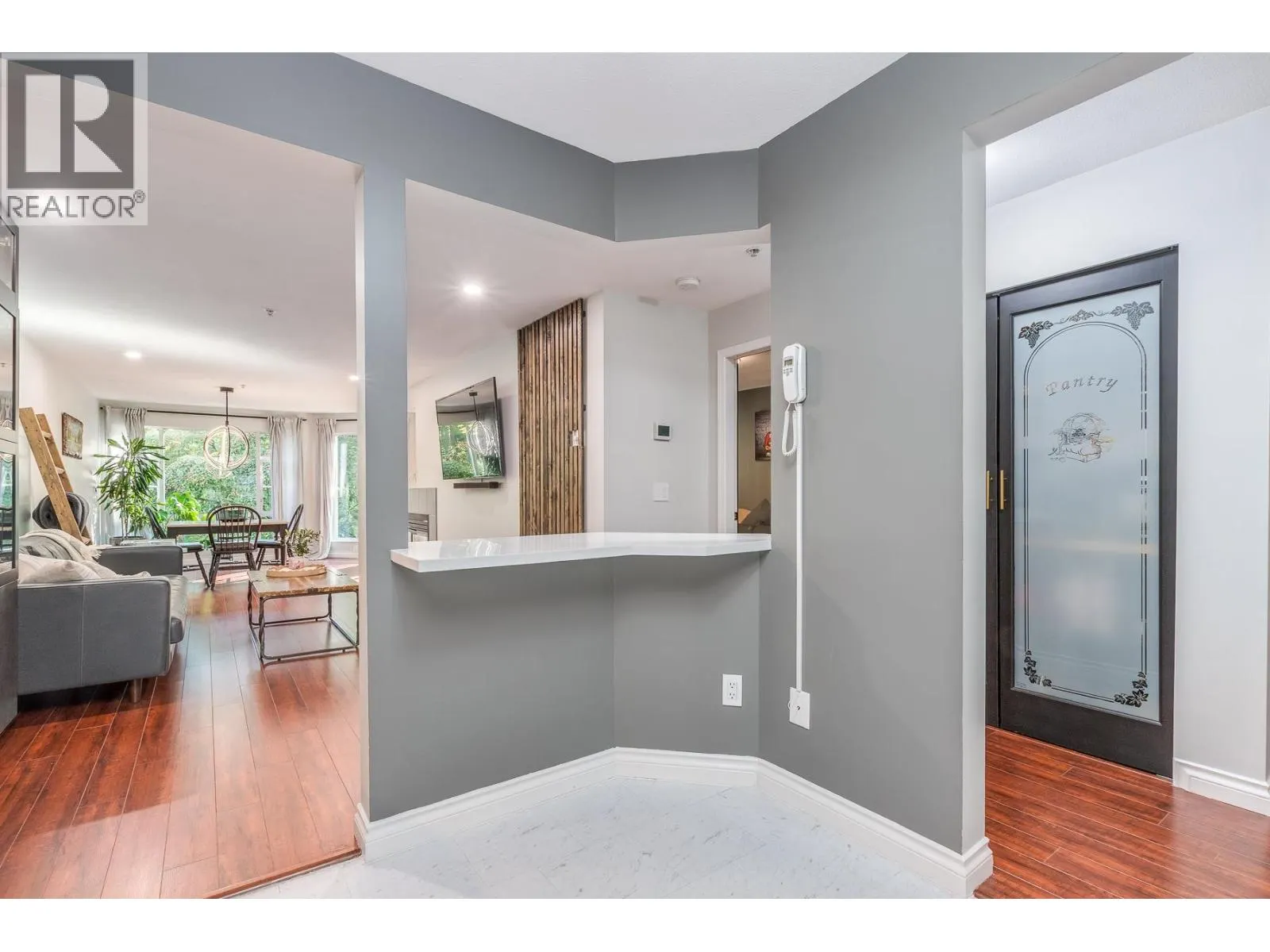 212 22233 RIVER ROAD