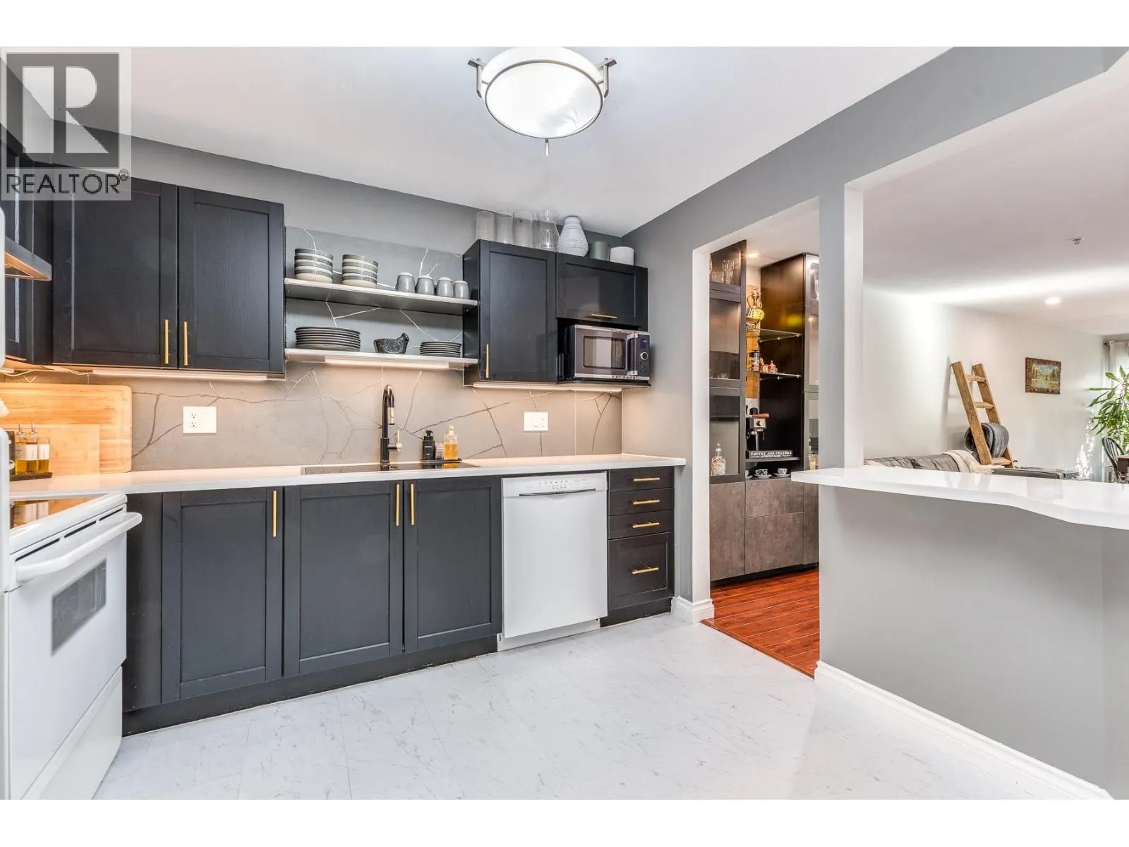212 22233 RIVER ROAD