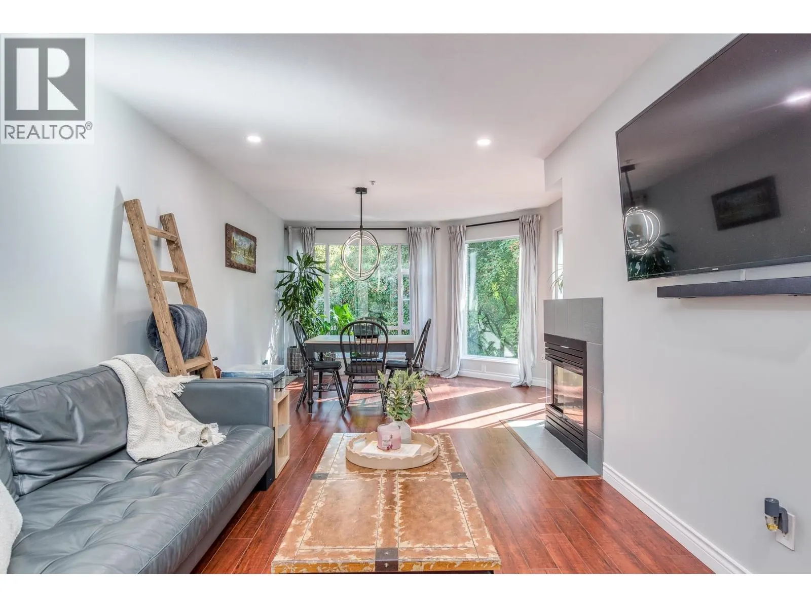 212 22233 RIVER ROAD