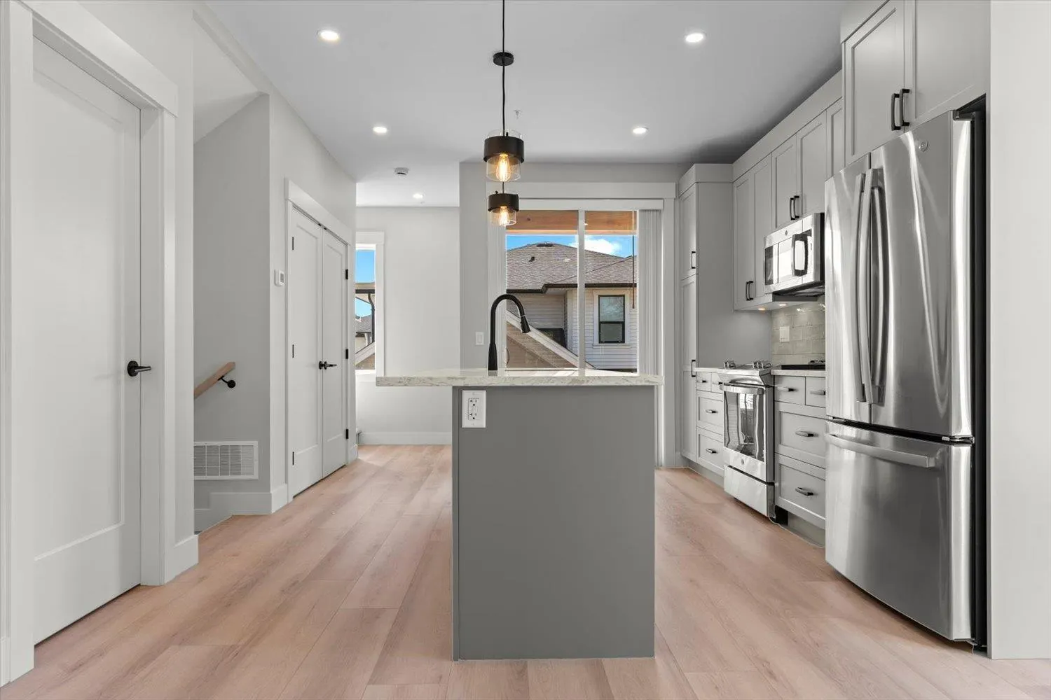 8 46106 RIVERSIDE DRIVE|Chilliwack Proper East