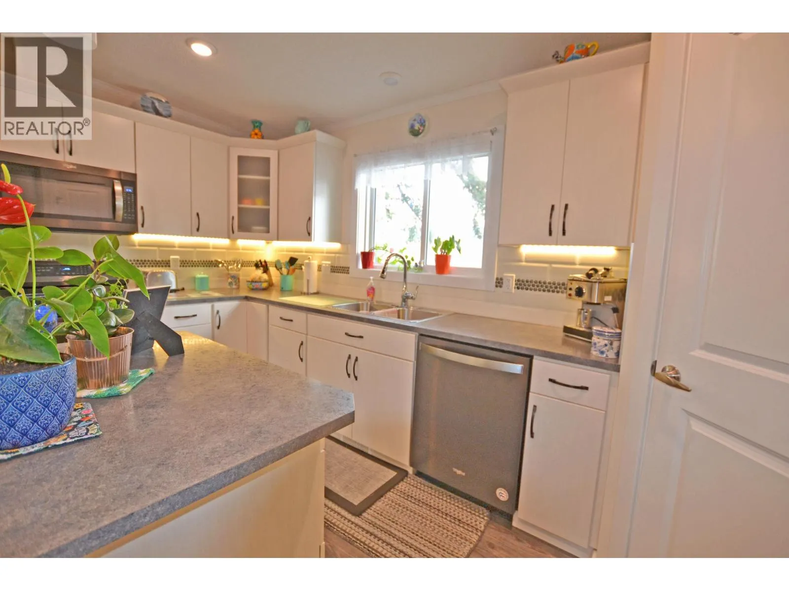 31 4072 LAC LA HACHE STATION ROAD