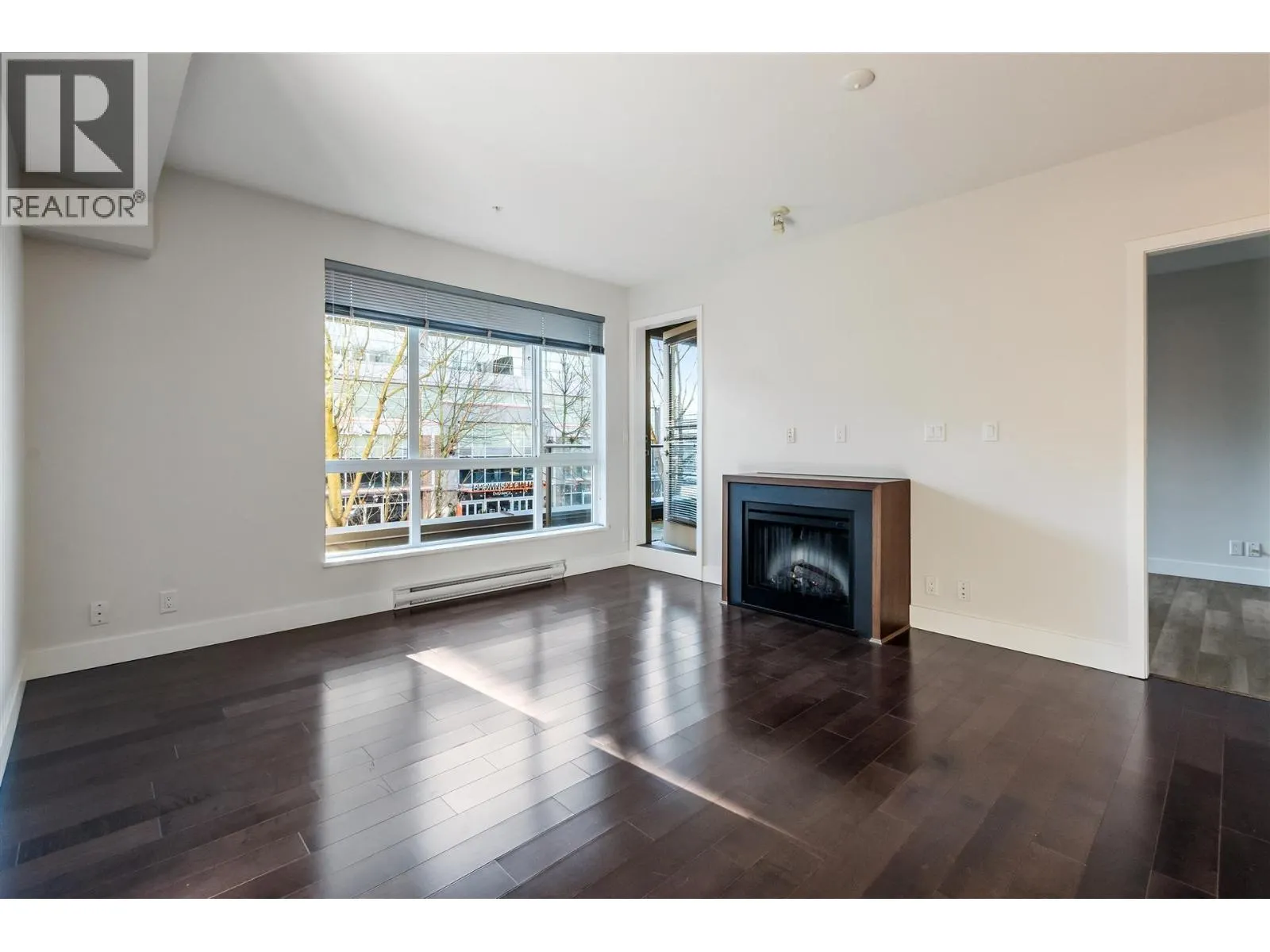2957 GLEN DRIVE