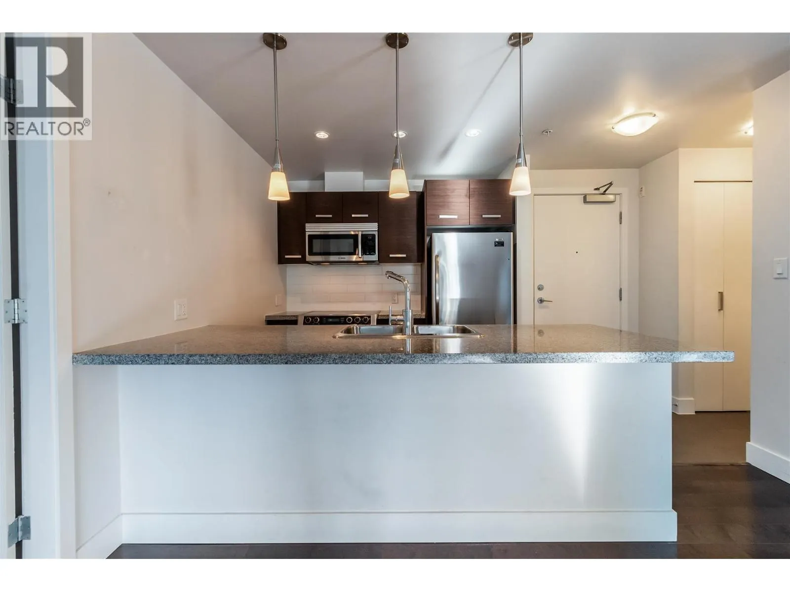 2957 GLEN DRIVE