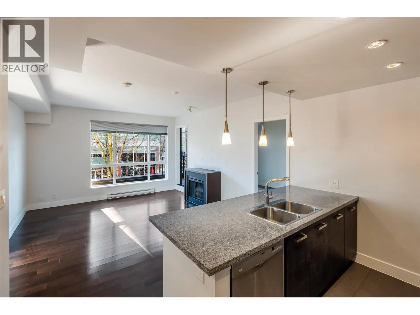 2957 GLEN DRIVE