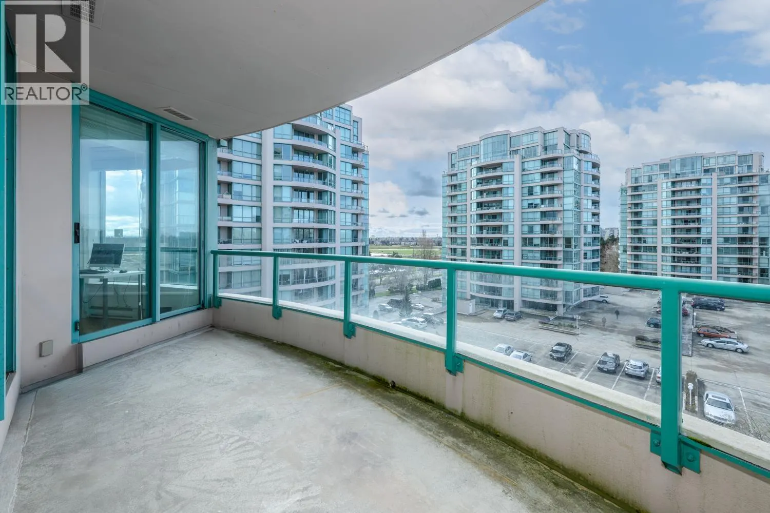 808 8871 LANSDOWNE ROAD