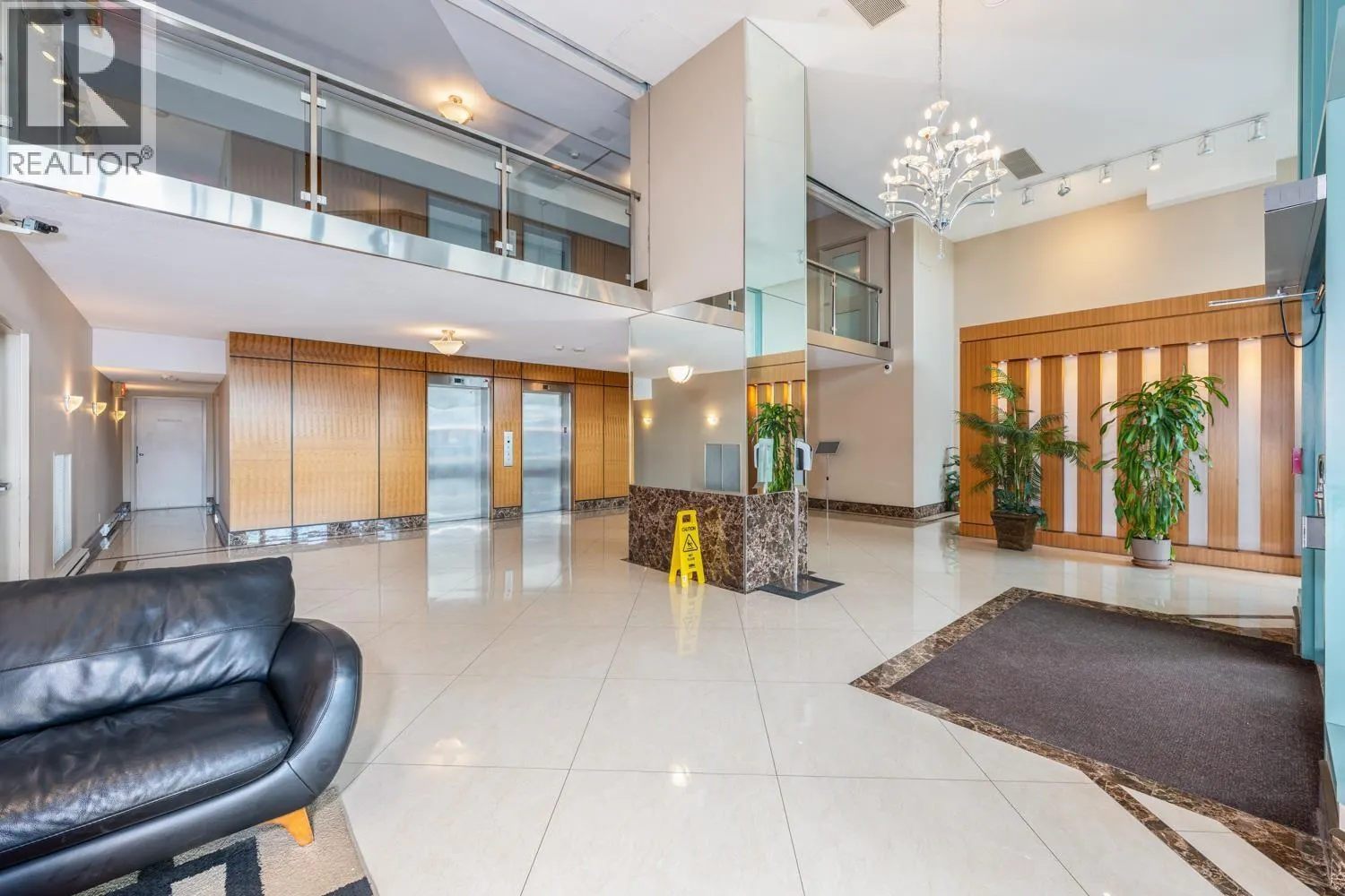 808 8871 LANSDOWNE ROAD