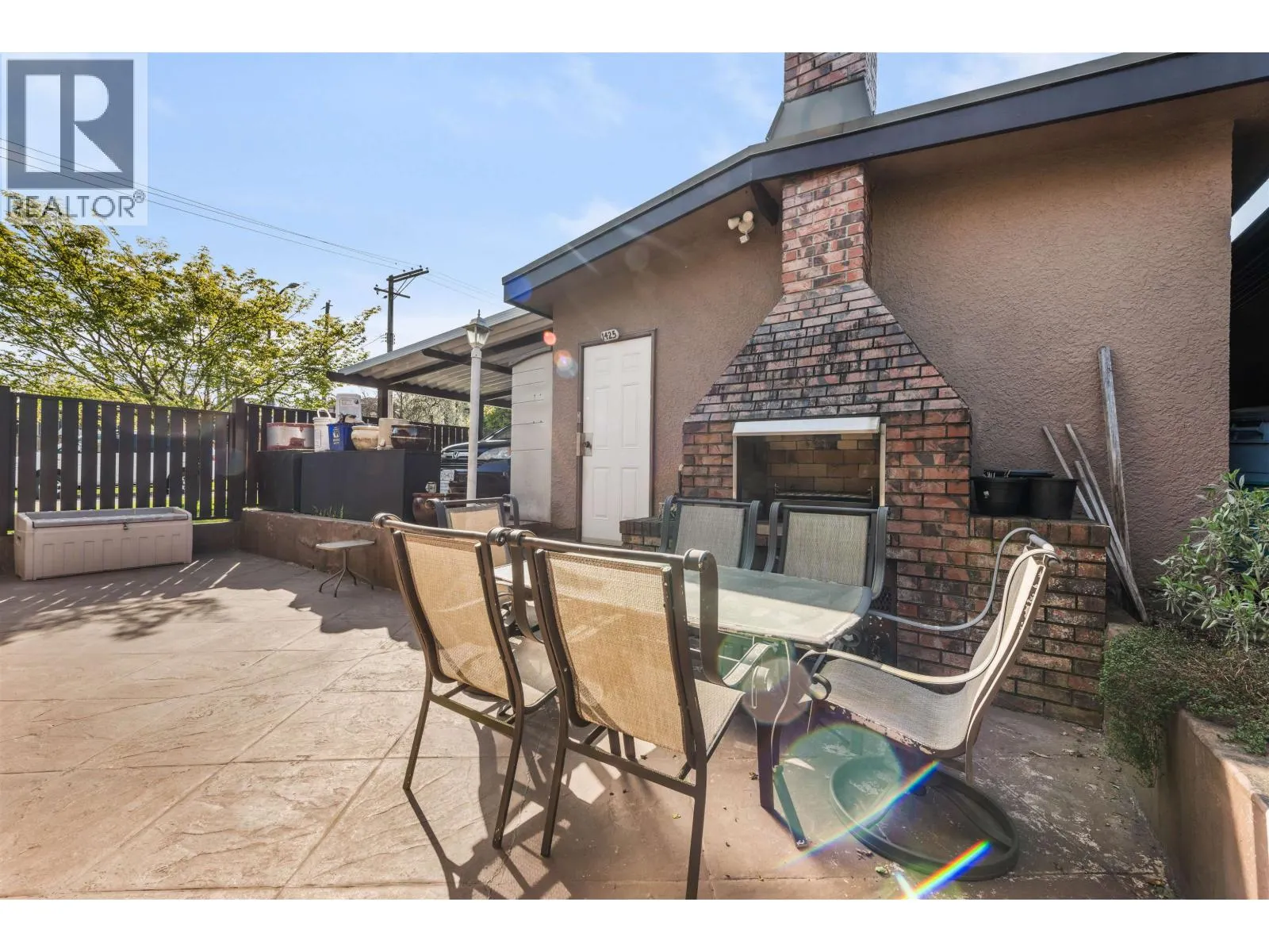 1425 SLOCAN STREET