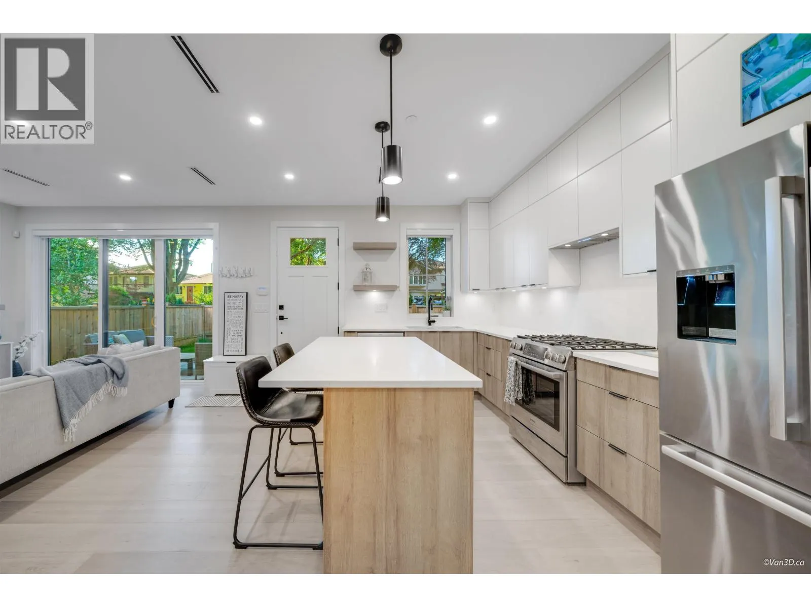 2558 WILLIAM STREET