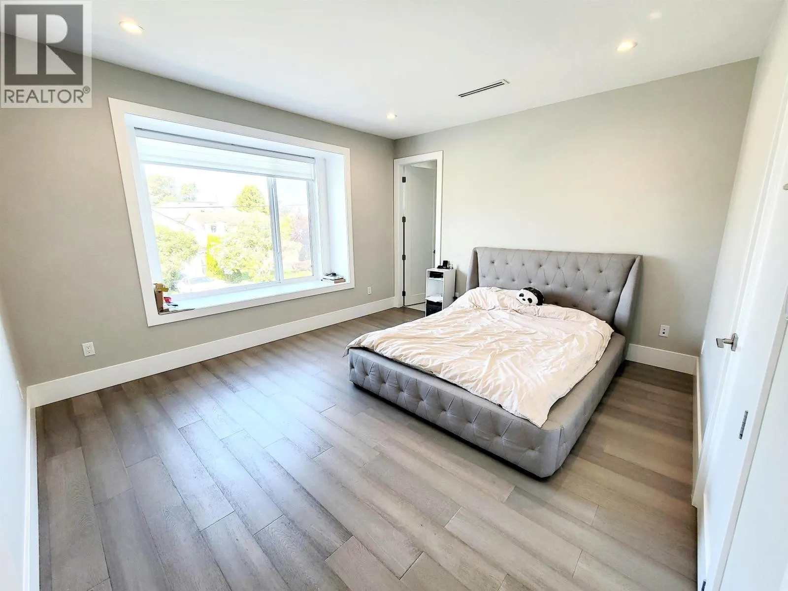 5988 GIBBONS DRIVE