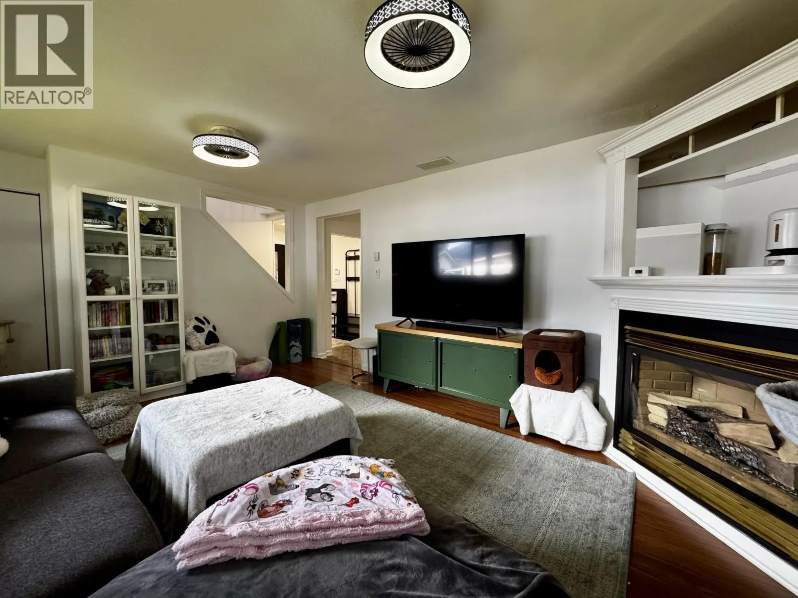 284 CRESTVIEW DRIVE