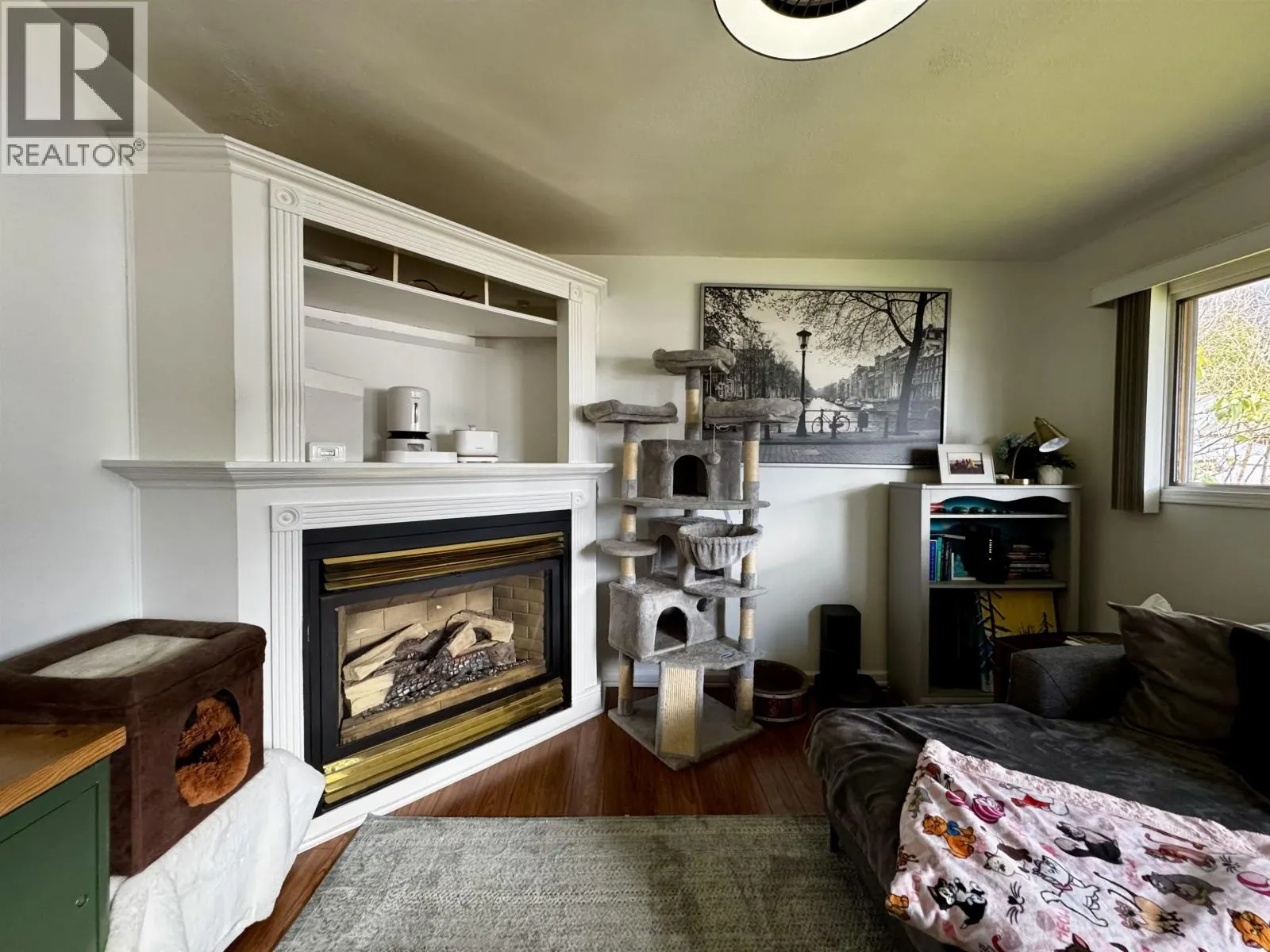 284 CRESTVIEW DRIVE