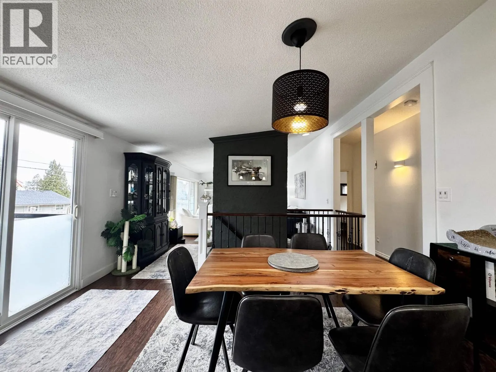 284 CRESTVIEW DRIVE
