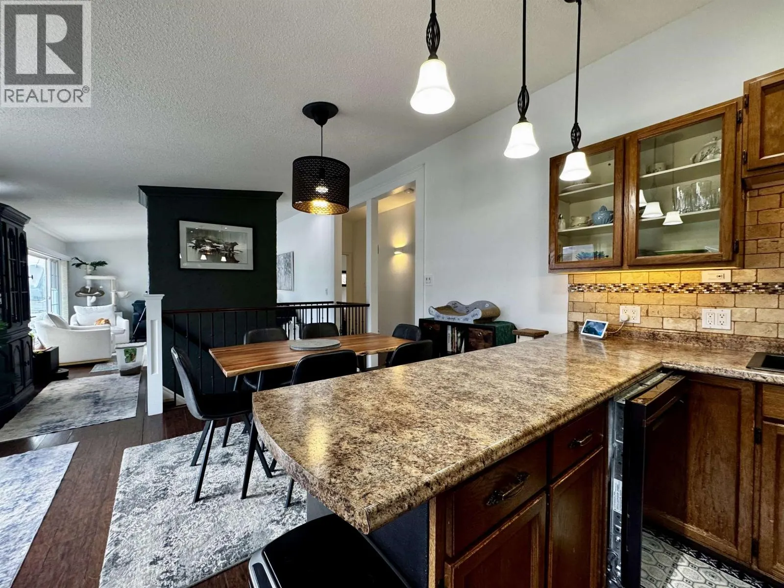 284 CRESTVIEW DRIVE