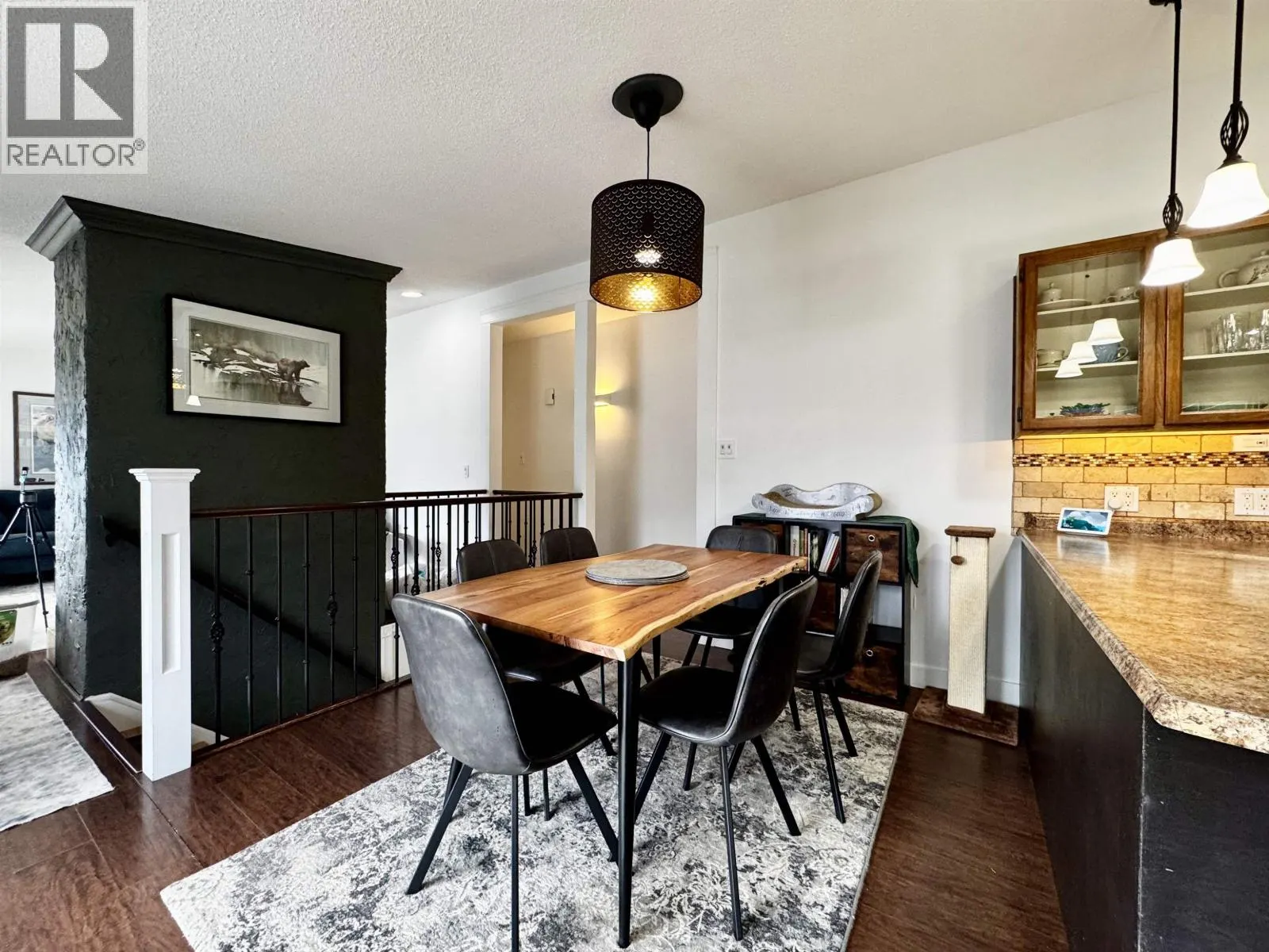 284 CRESTVIEW DRIVE