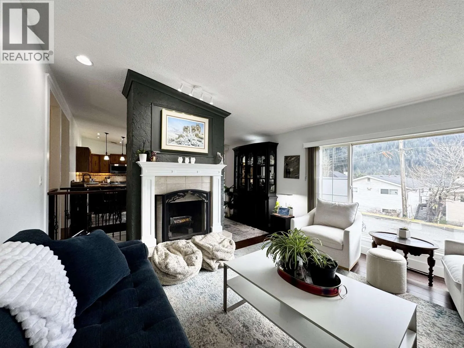 284 CRESTVIEW DRIVE