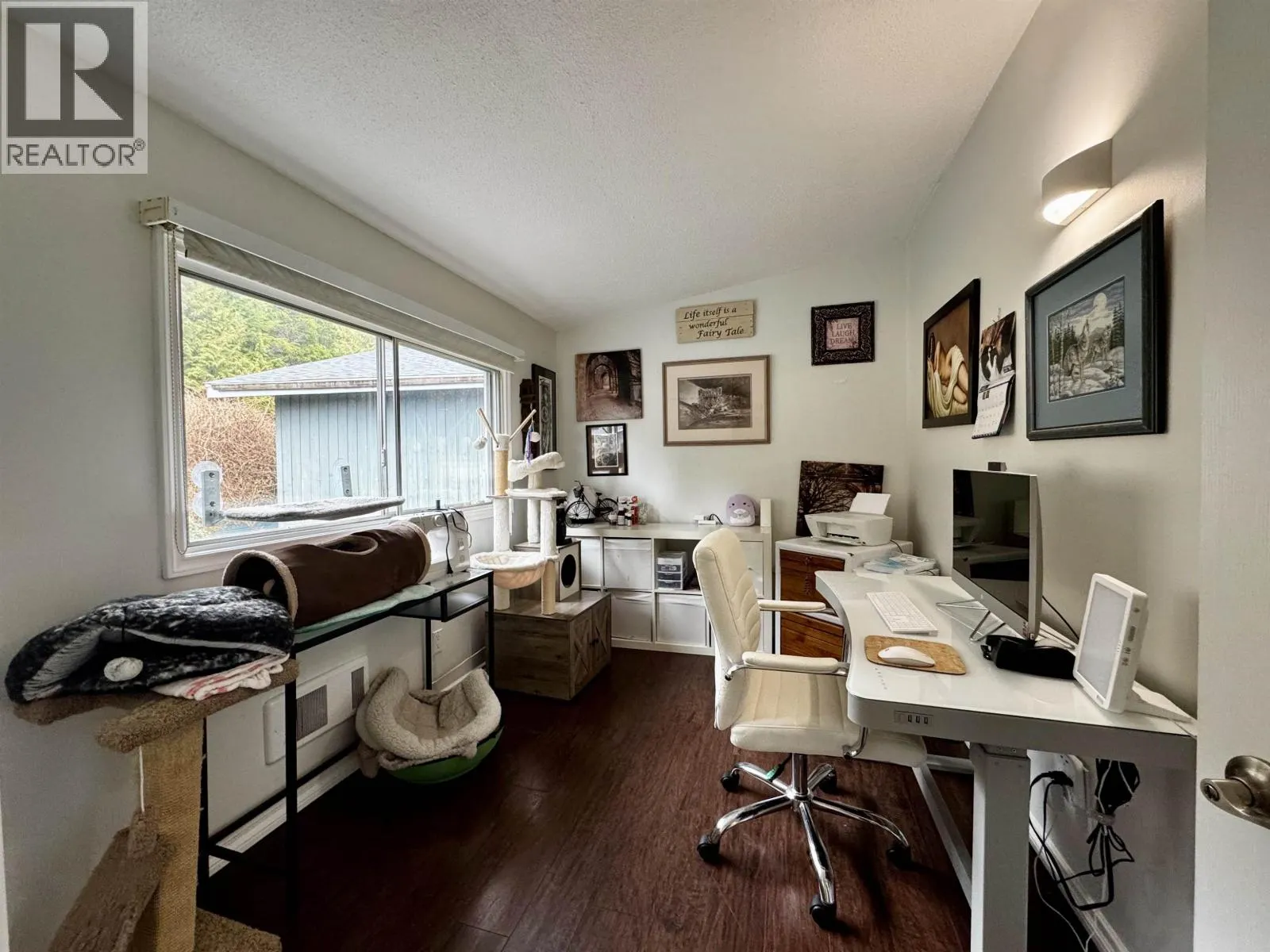 284 CRESTVIEW DRIVE