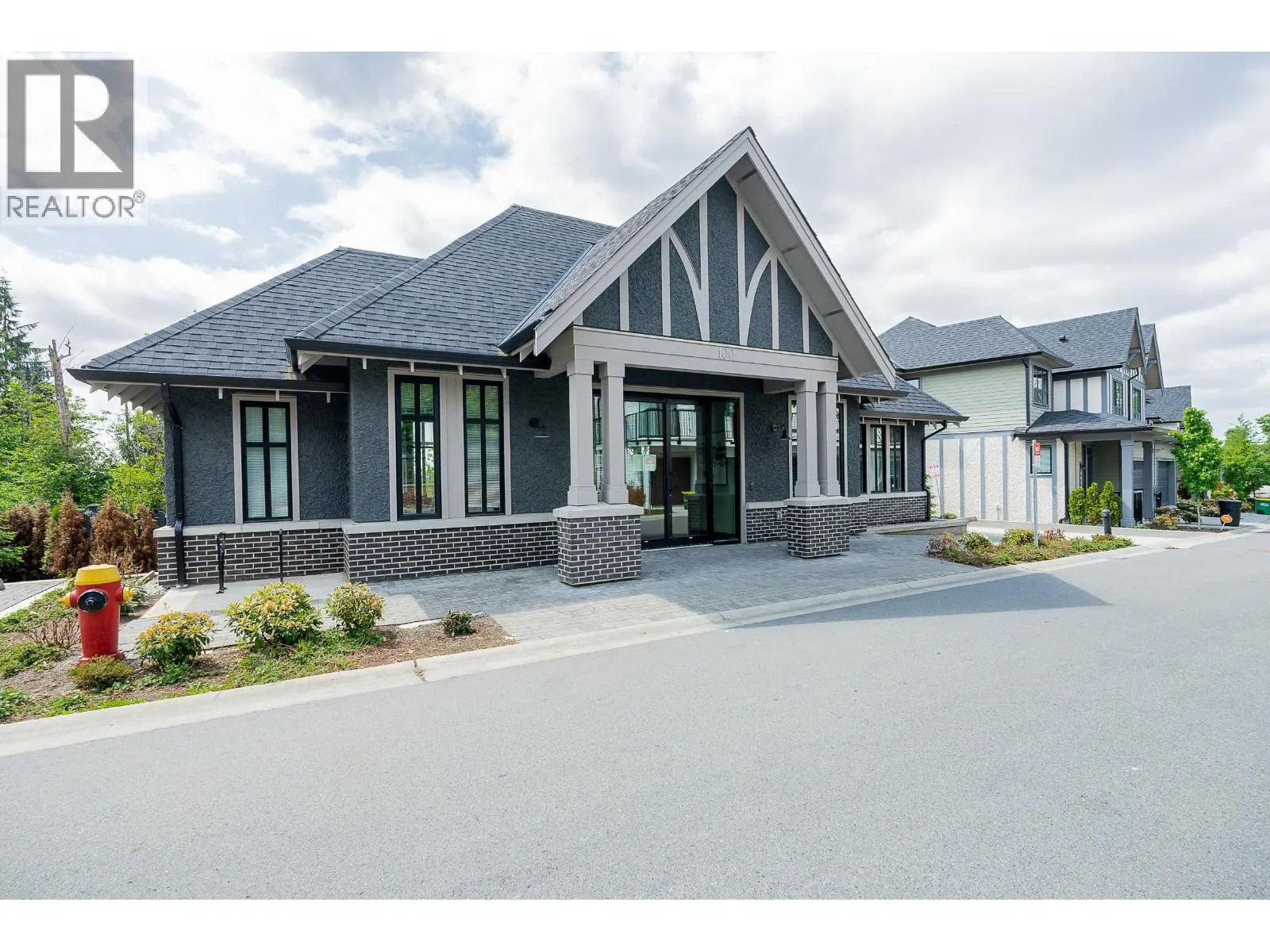 140 3500 BURKE VILLAGE PROMENADE