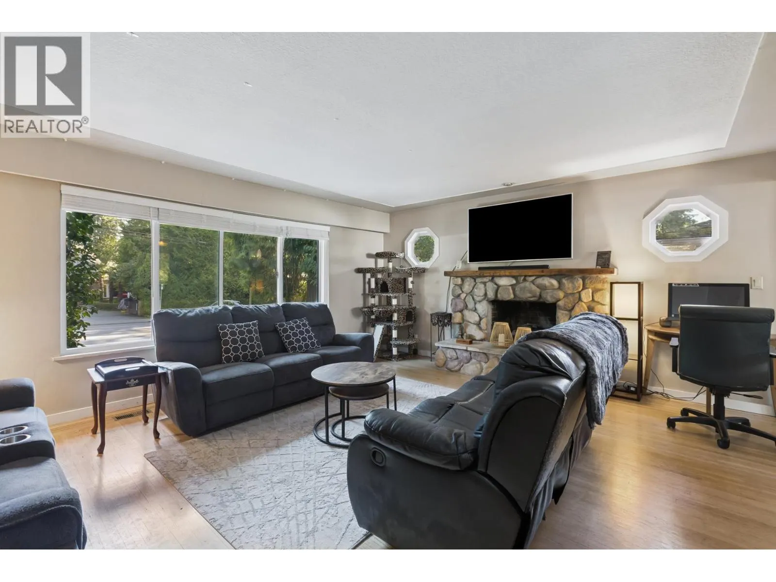 4379 CAPILANO ROAD