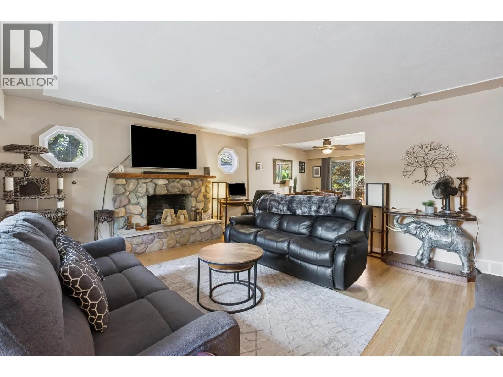 4379 CAPILANO ROAD