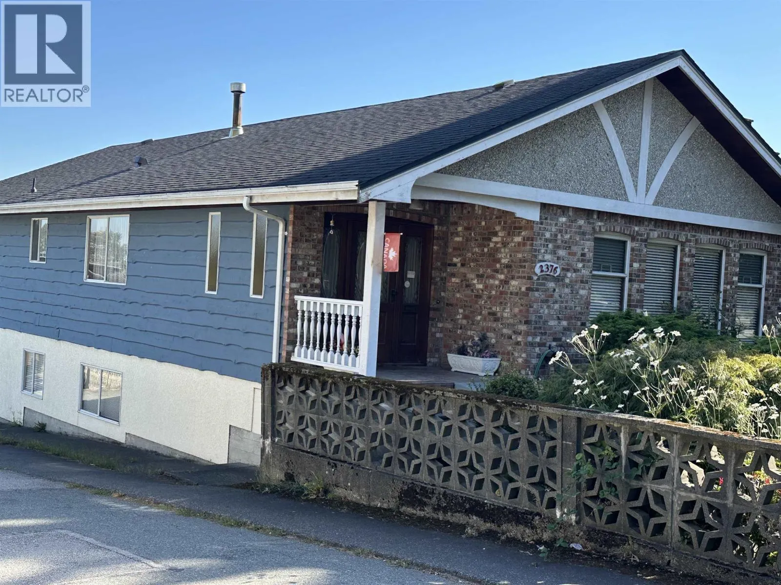 2376 FRASERVIEW DRIVE