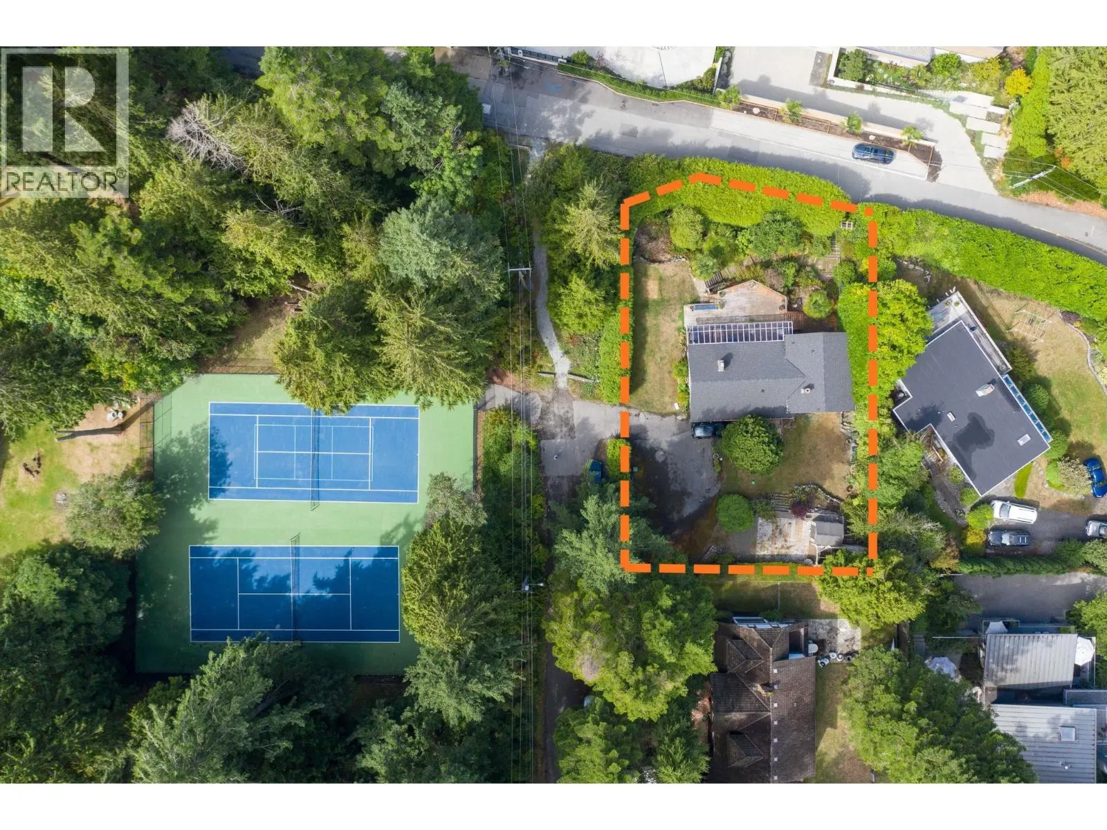 7195 ROCKLAND WYND