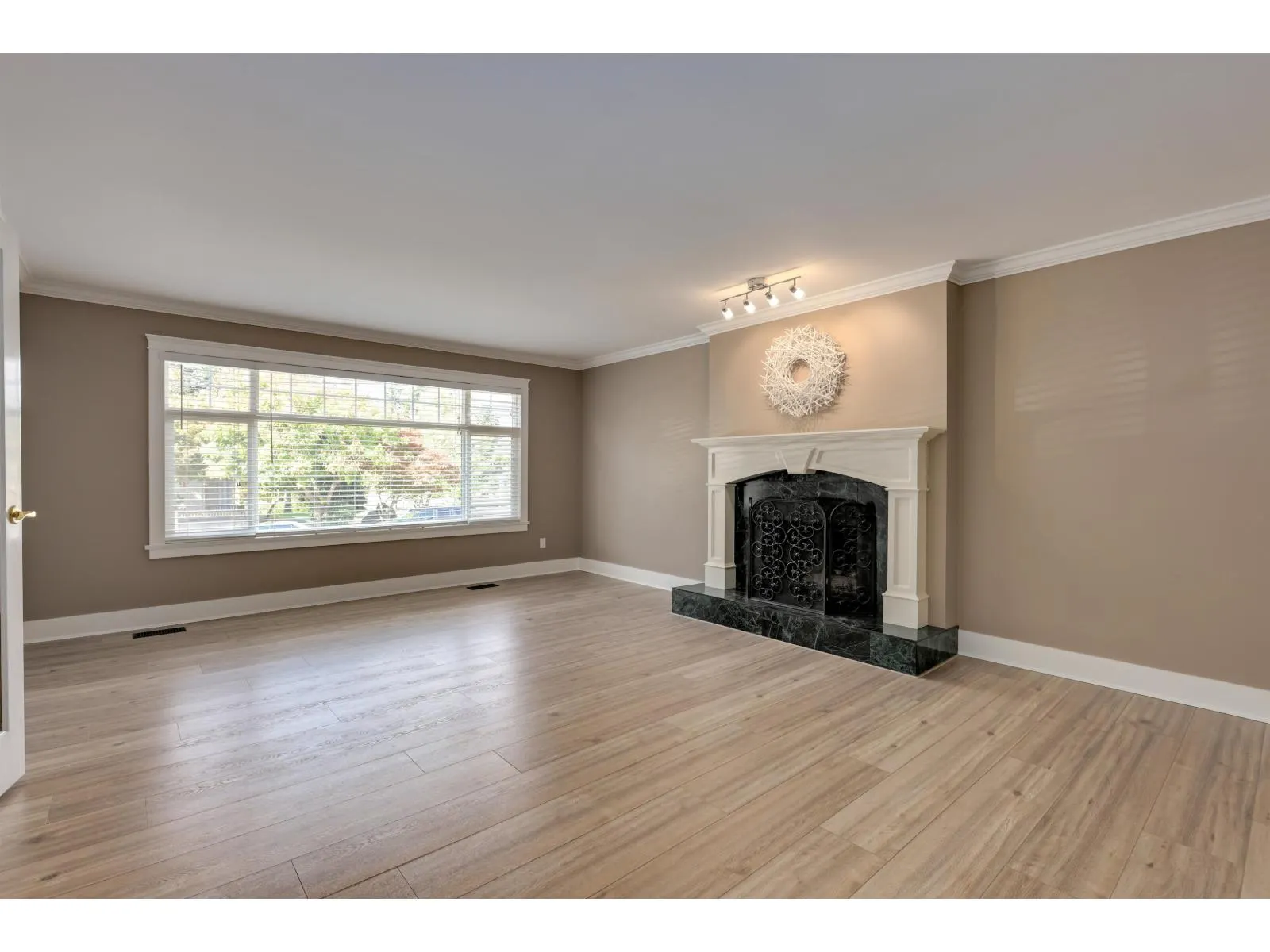 6488 SUNSHINE PLACE