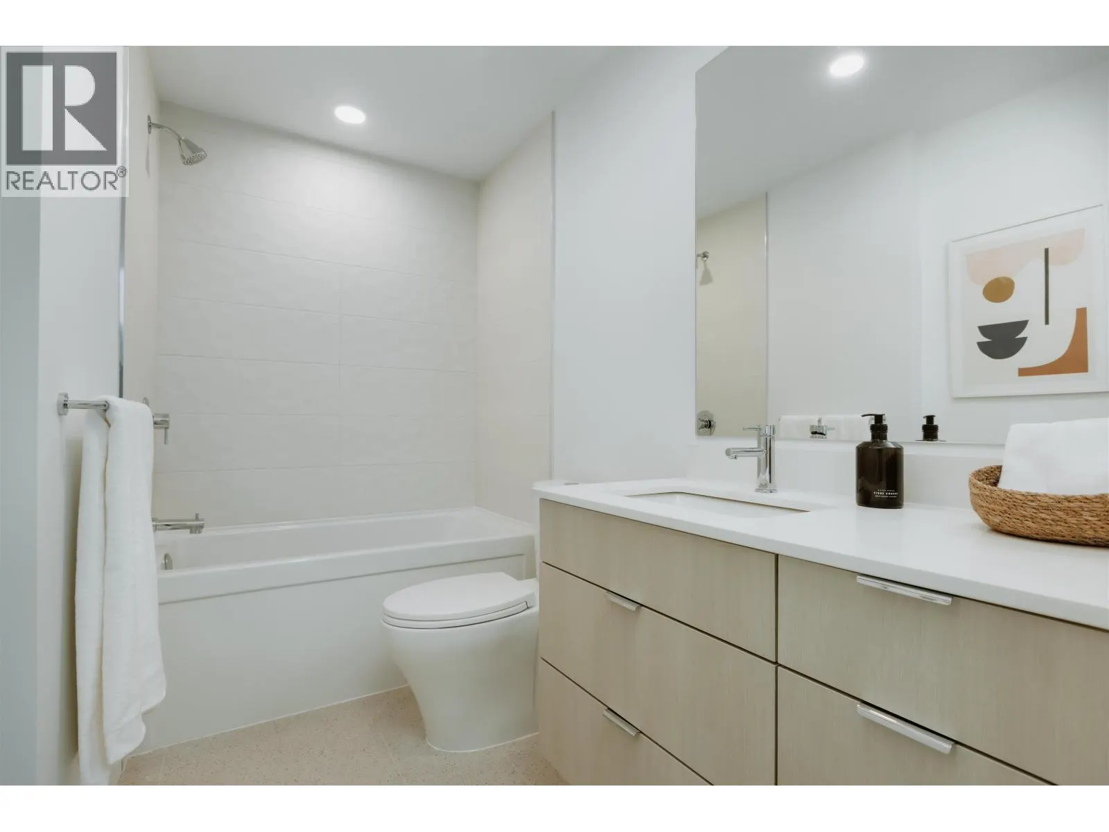 108 2431 RABBIT DRIVE