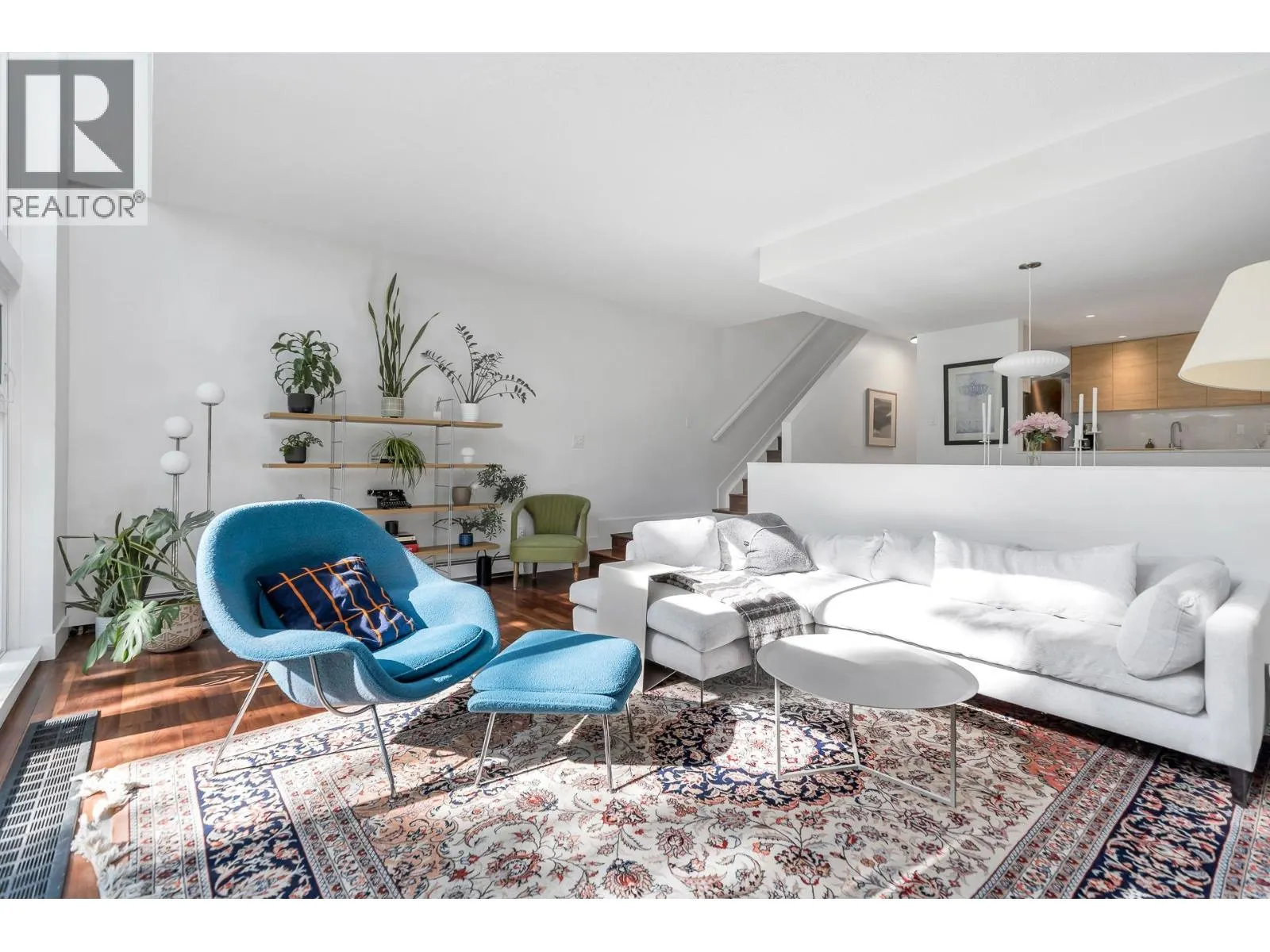 111 1350 VIEW CRESCENT