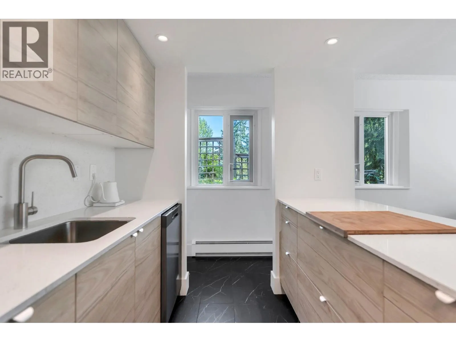 111 1350 VIEW CRESCENT