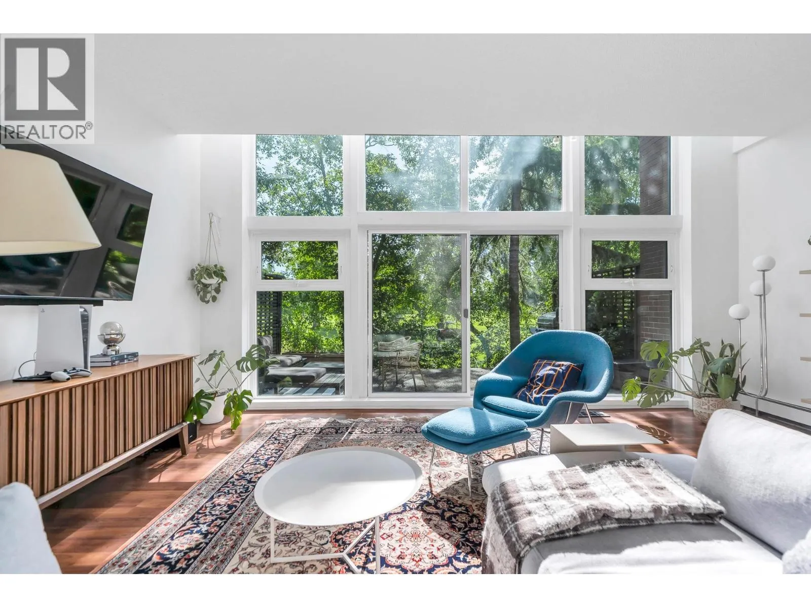 111 1350 VIEW CRESCENT