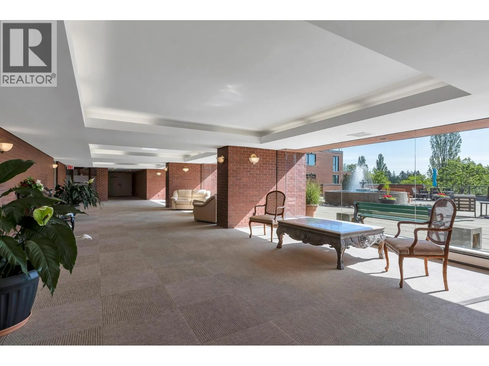 111 1350 VIEW CRESCENT