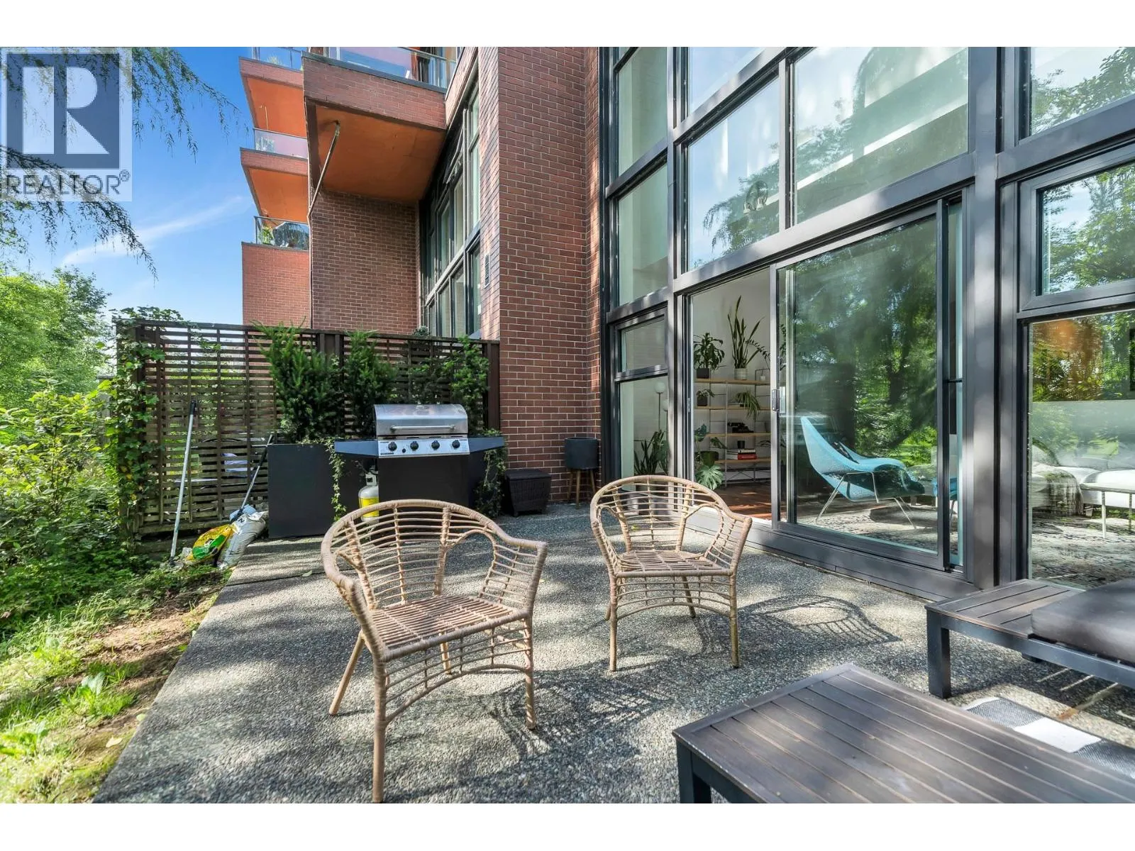 111 1350 VIEW CRESCENT