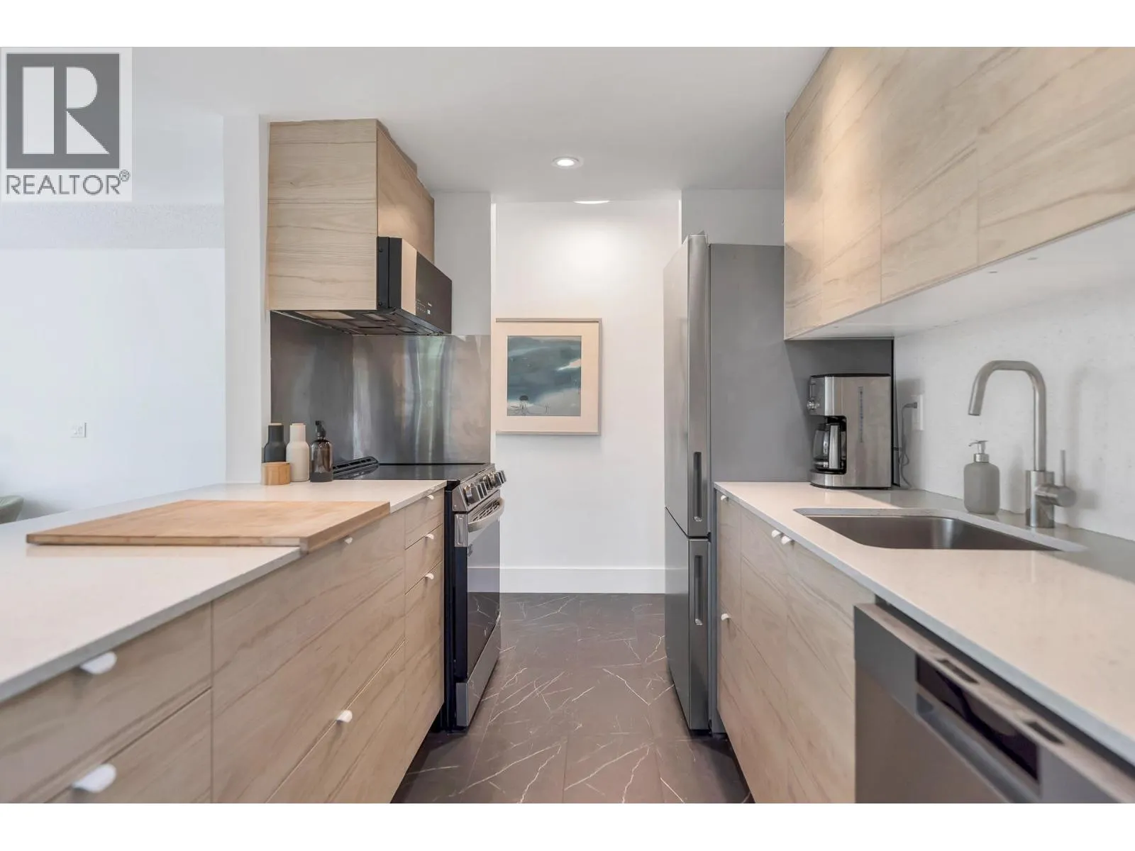 111 1350 VIEW CRESCENT