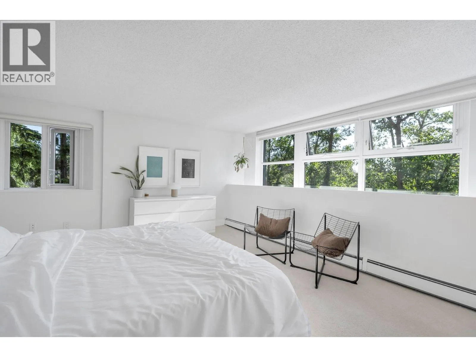 111 1350 VIEW CRESCENT