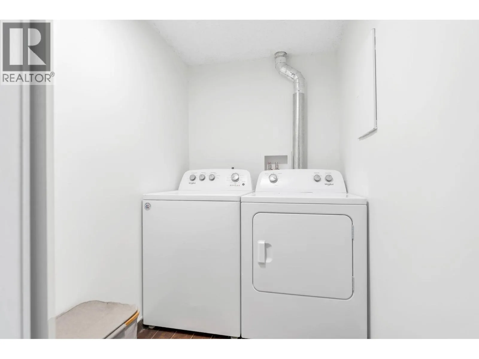 111 1350 VIEW CRESCENT