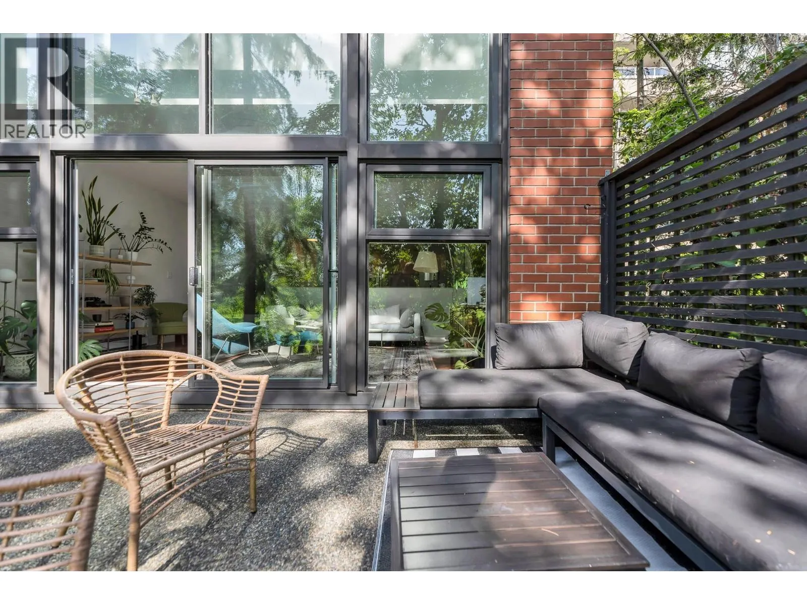 111 1350 VIEW CRESCENT