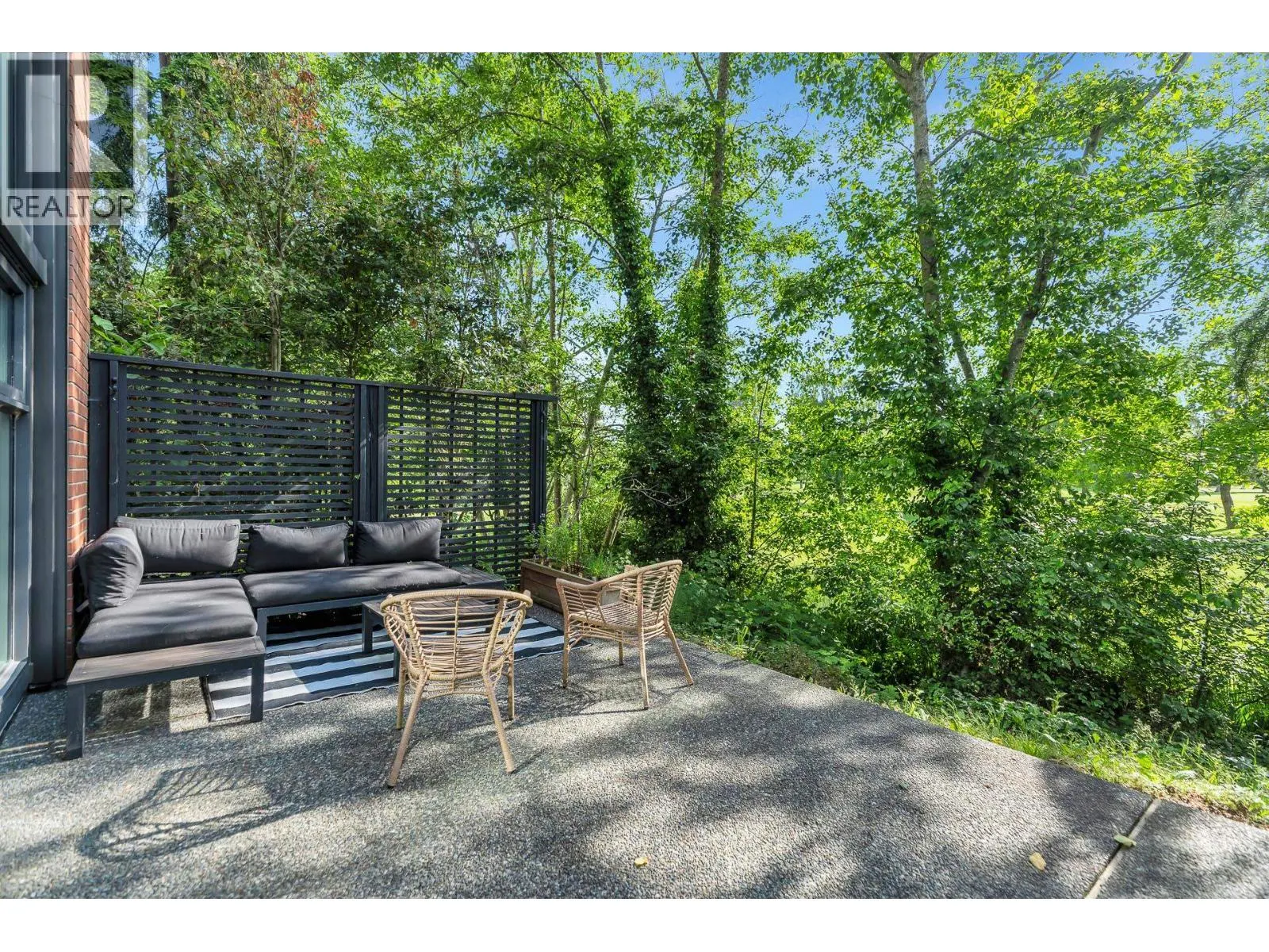 111 1350 VIEW CRESCENT