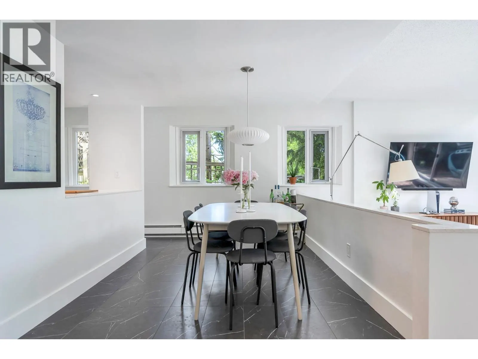 111 1350 VIEW CRESCENT