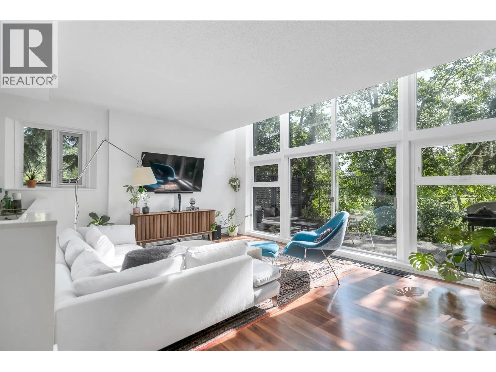 111 1350 VIEW CRESCENT