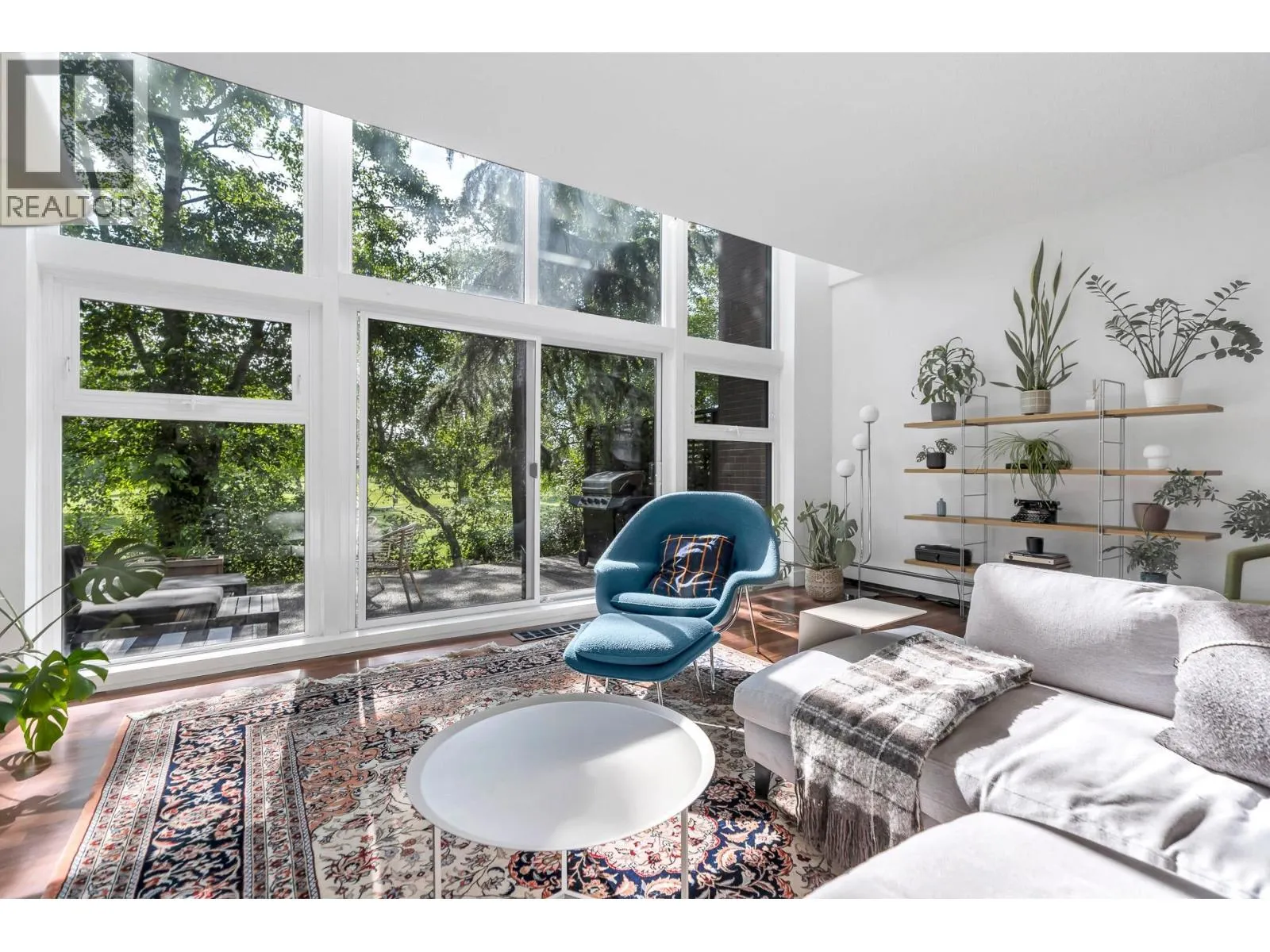 111 1350 VIEW CRESCENT