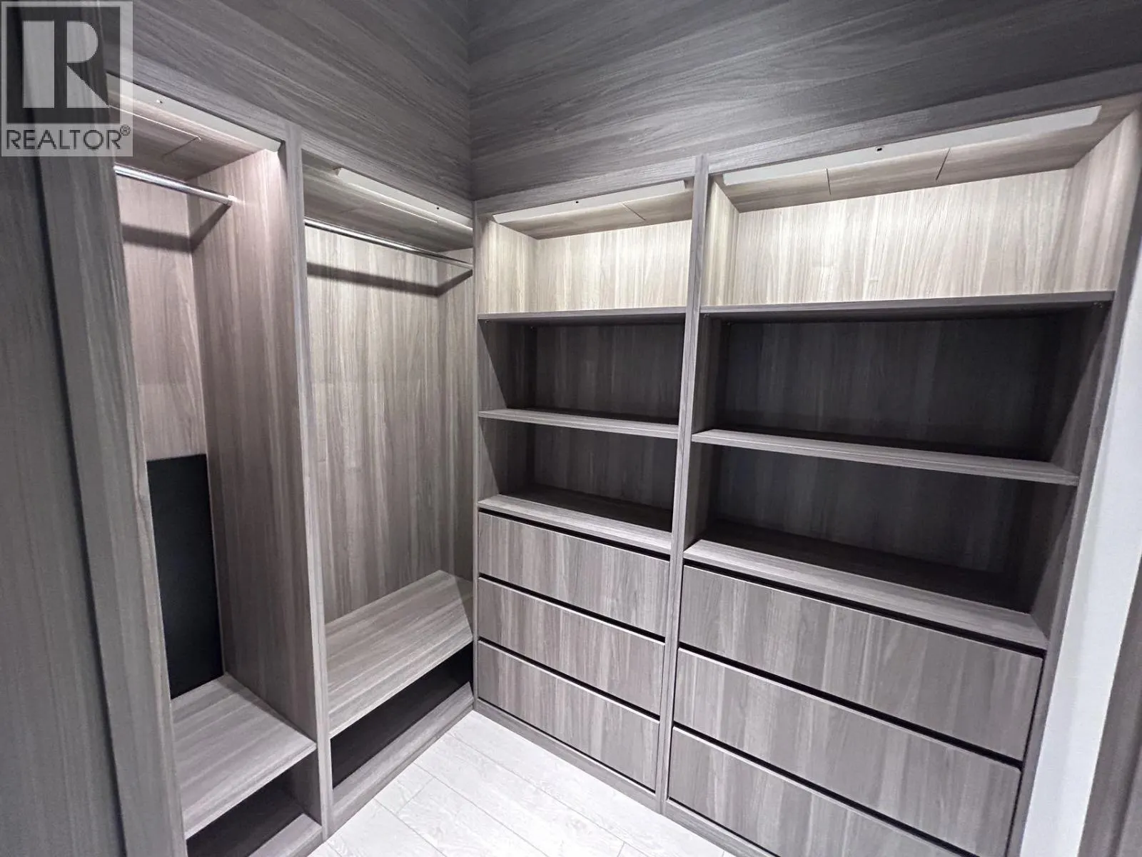 TH-03 8555 CAPSTAN WAY